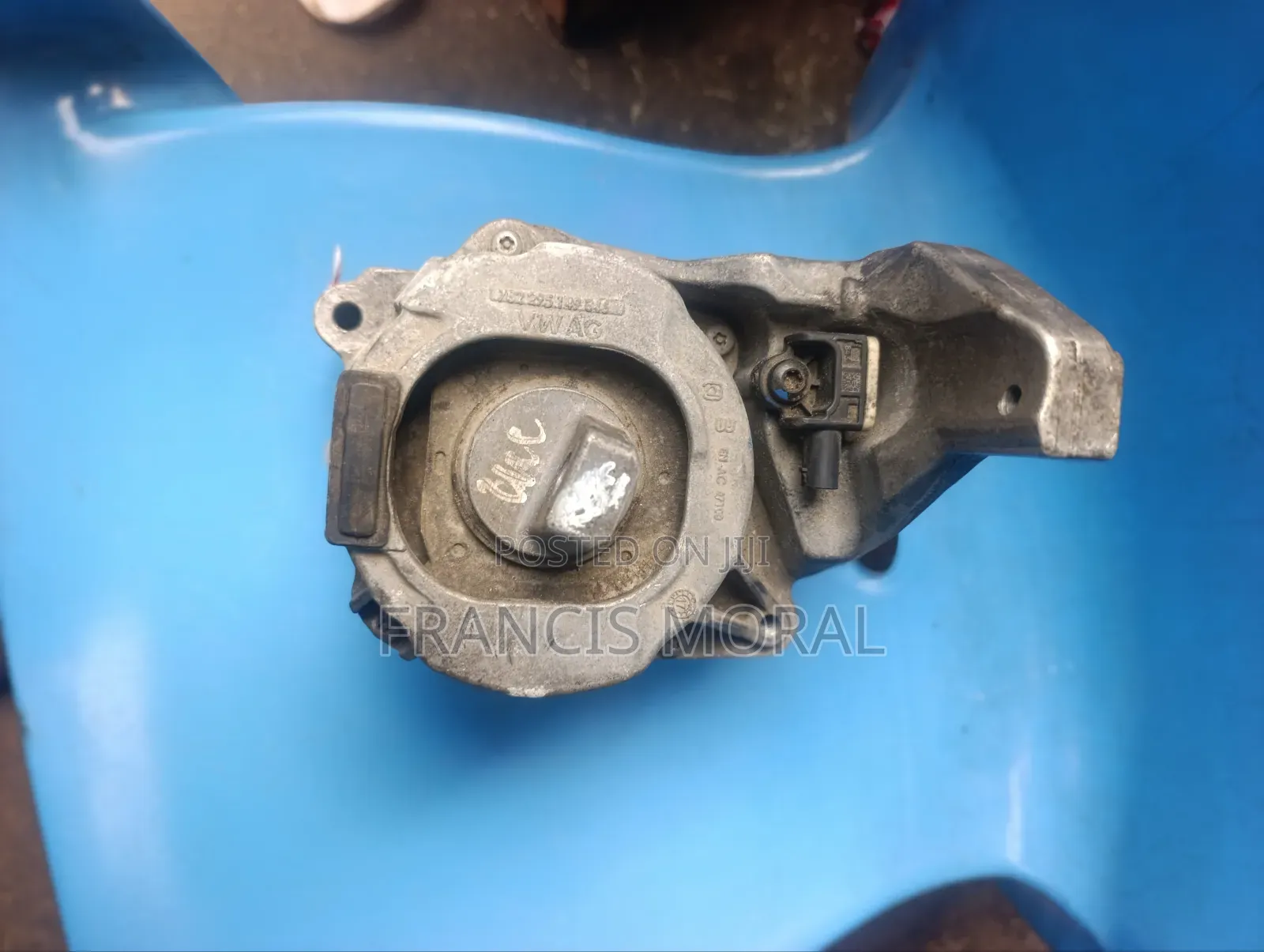 Very Clean Engine Mount Bentley