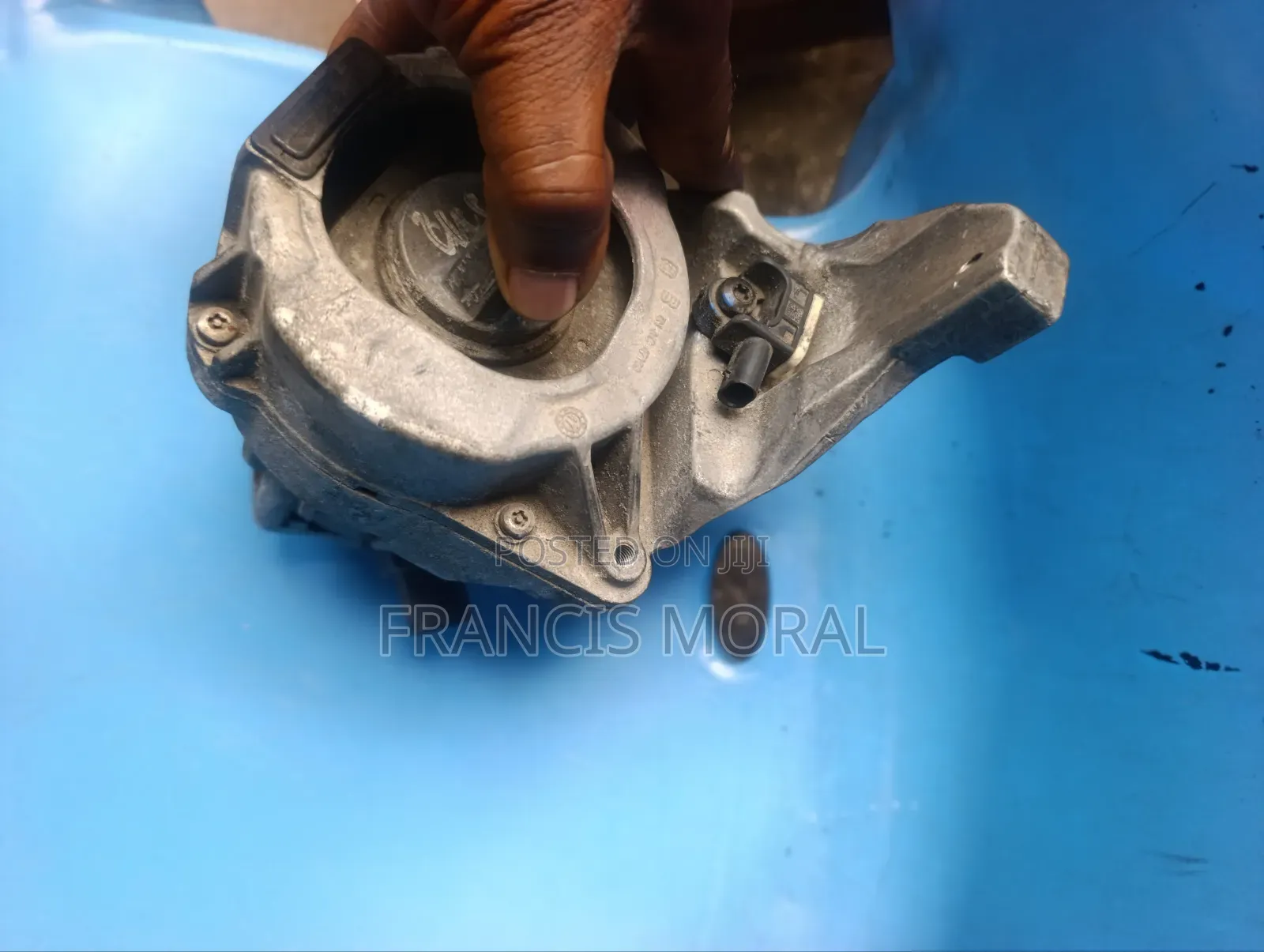 Very Clean Engine Mount Bentley