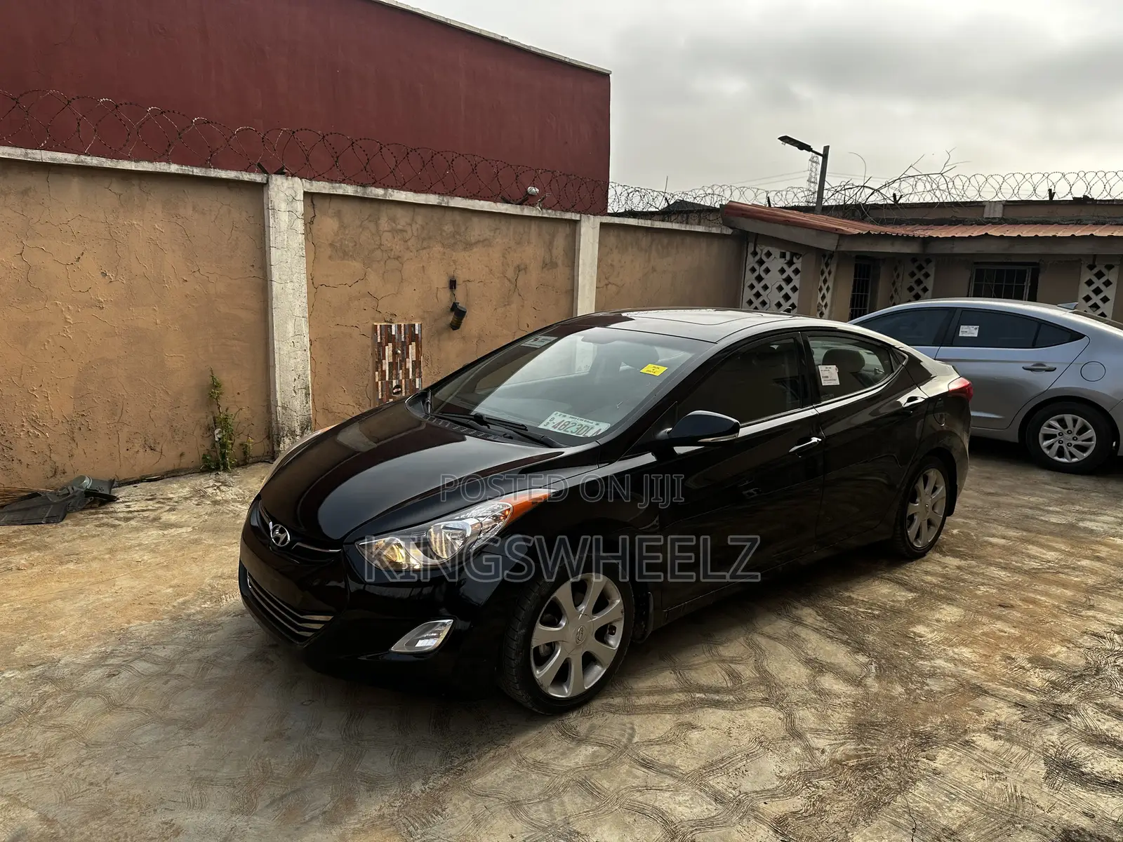 Hyundai Elantra Limited Sedan FWD (1.8L 4cyl 6A) 2013 Black