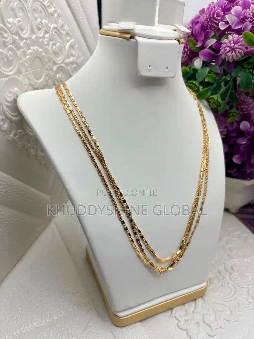 Gold-toned Short Chain Necklace