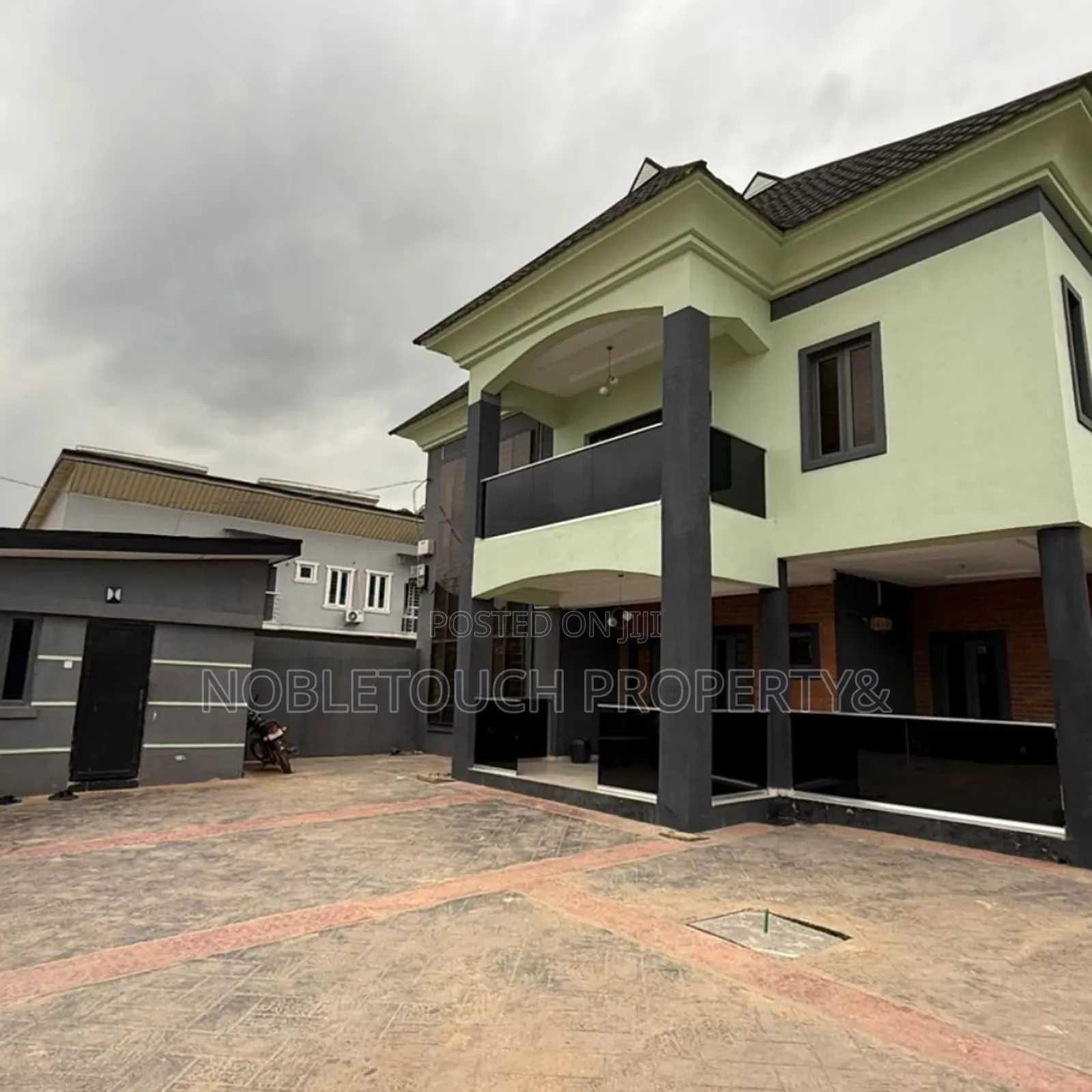 5bdrm Duplex in Oshorun Heritage for sale