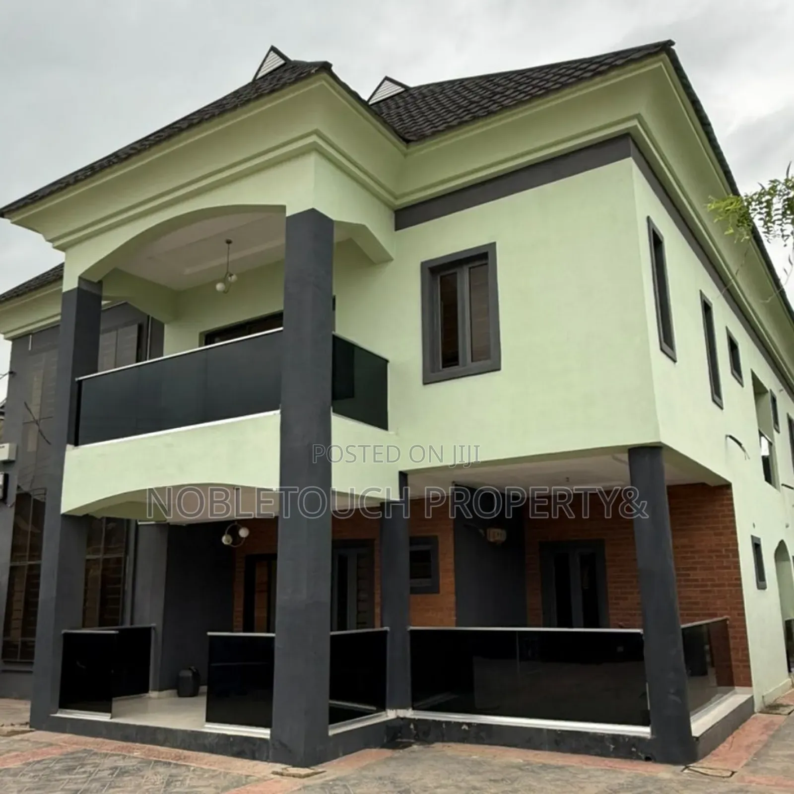 5bdrm Duplex in Oshorun Heritage for sale