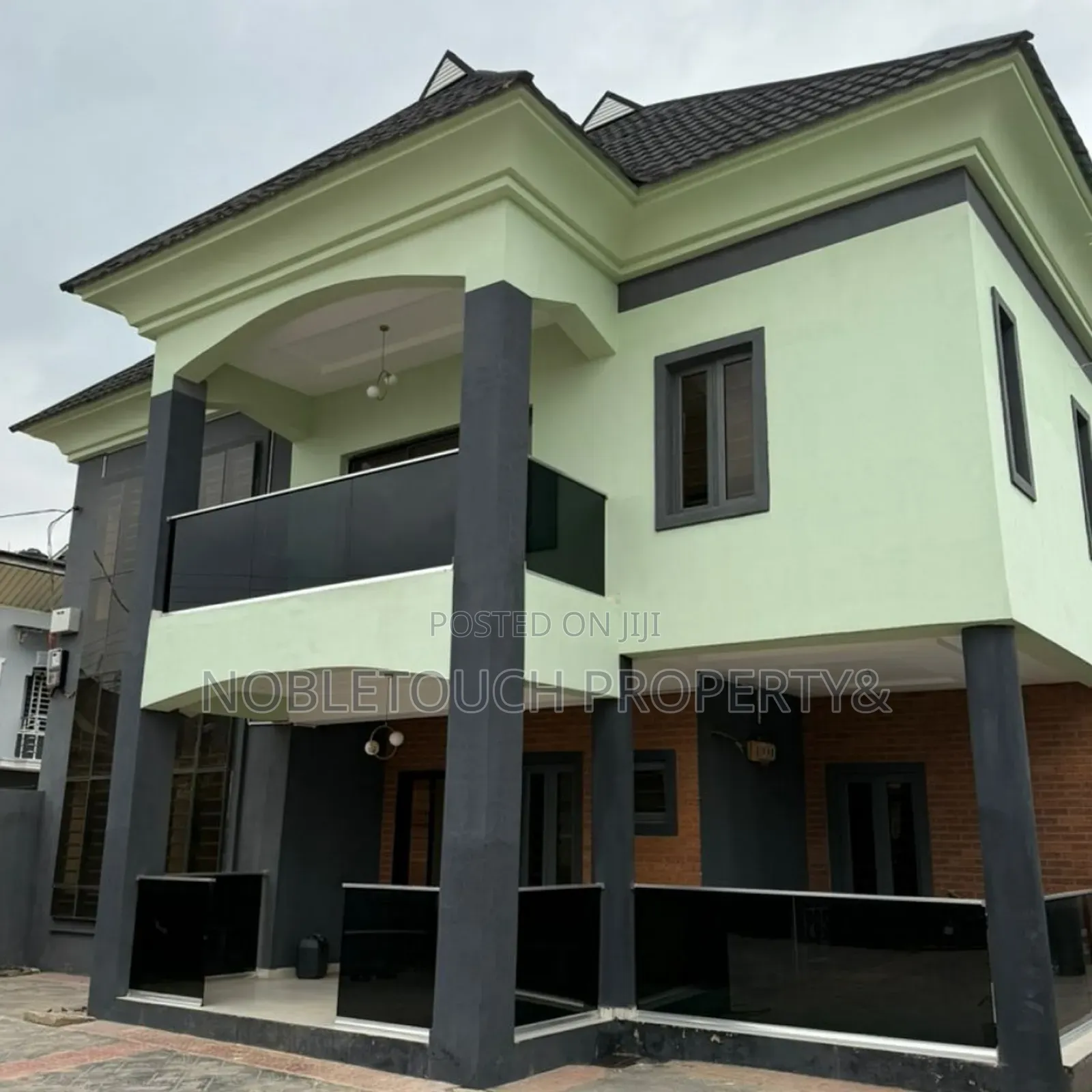 5bdrm Duplex in Oshorun Heritage for sale