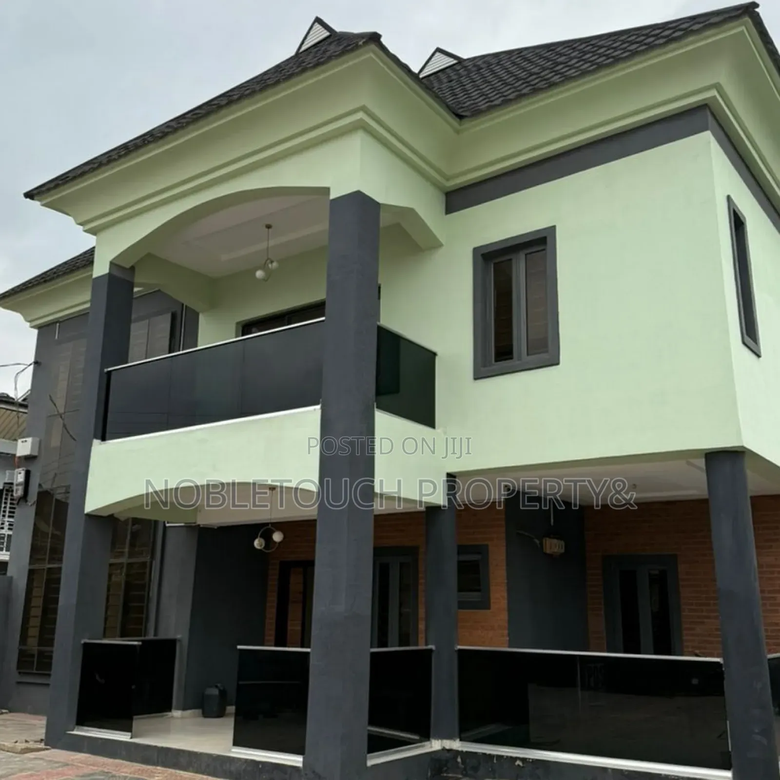 5bdrm Duplex in Oshorun Heritage for sale