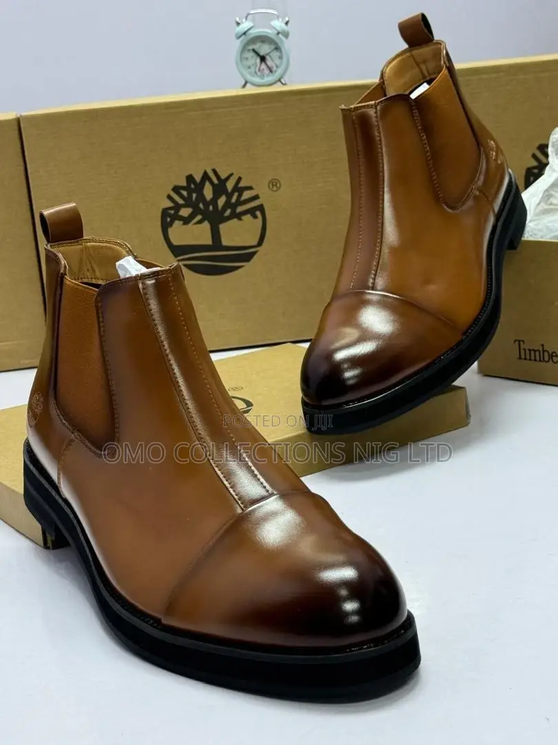Premium Leather Chelsea Boots With Textured Sole – Fully Boxed