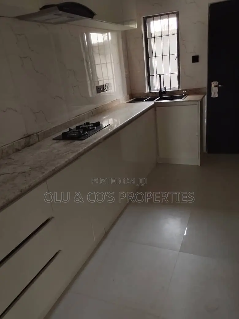 2bdrm Townhouse / Terrace in Katampe for rent