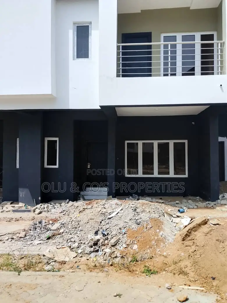 2bdrm Townhouse / Terrace in Katampe for rent