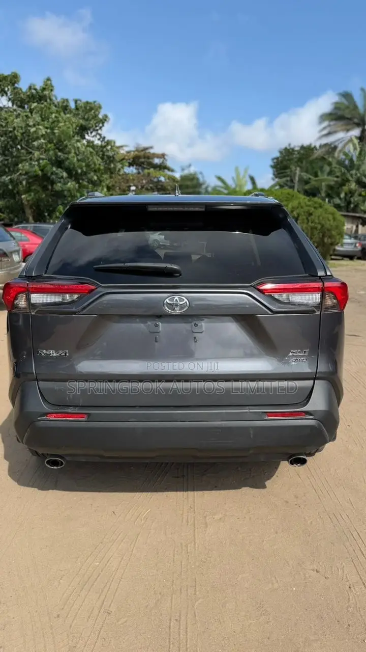 Toyota RAV4 XLE Premium 2022 Gray