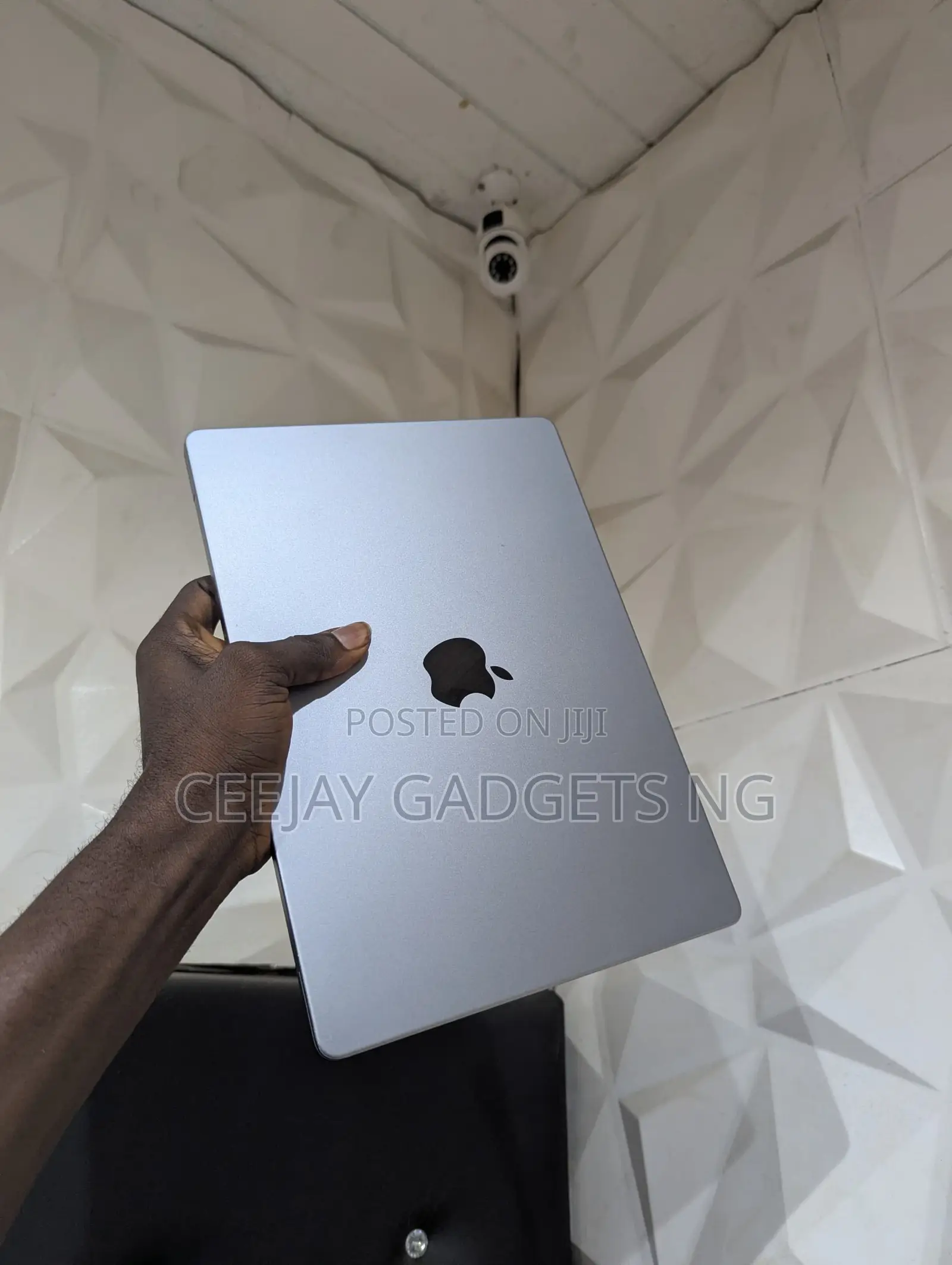 Apple MacBook Pro 2023 M2 Pro 14-Inch 16GB Apple M2 Ultra SSD 512GB