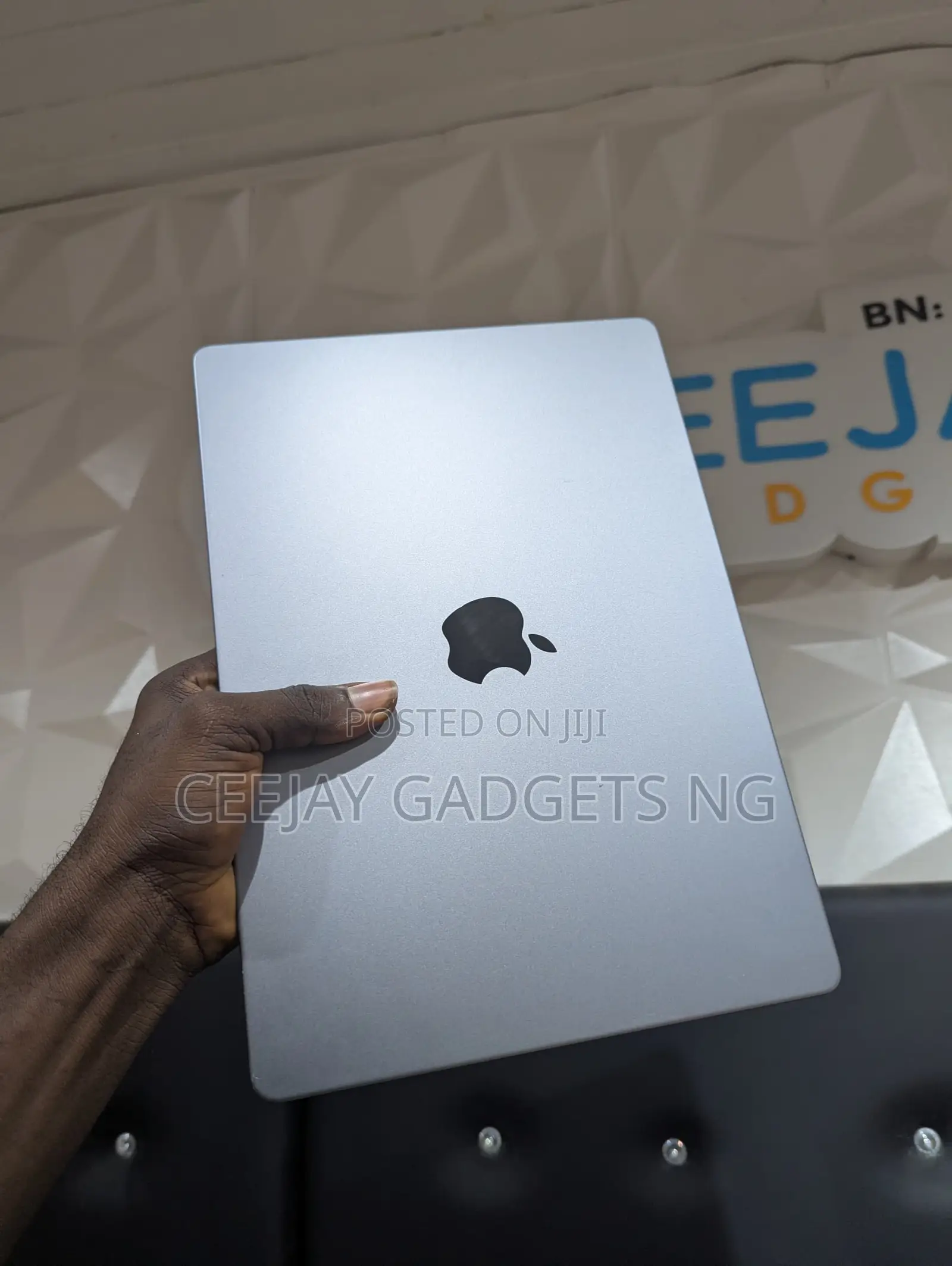 Apple MacBook Pro 2023 M2 Pro 14-Inch 16GB Apple M2 Ultra SSD 512GB