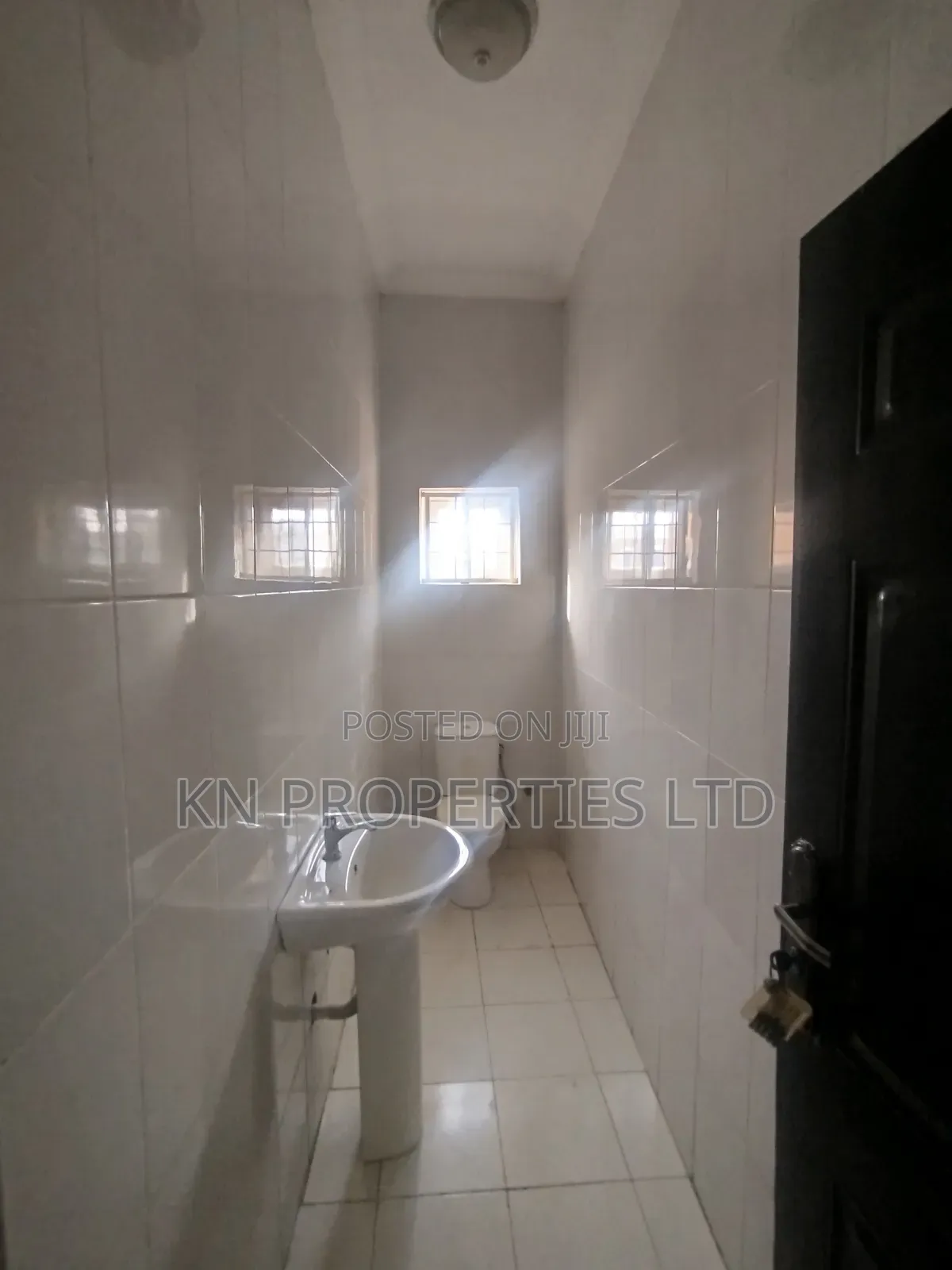 3bdrm Block of Flats in Jahi for rent