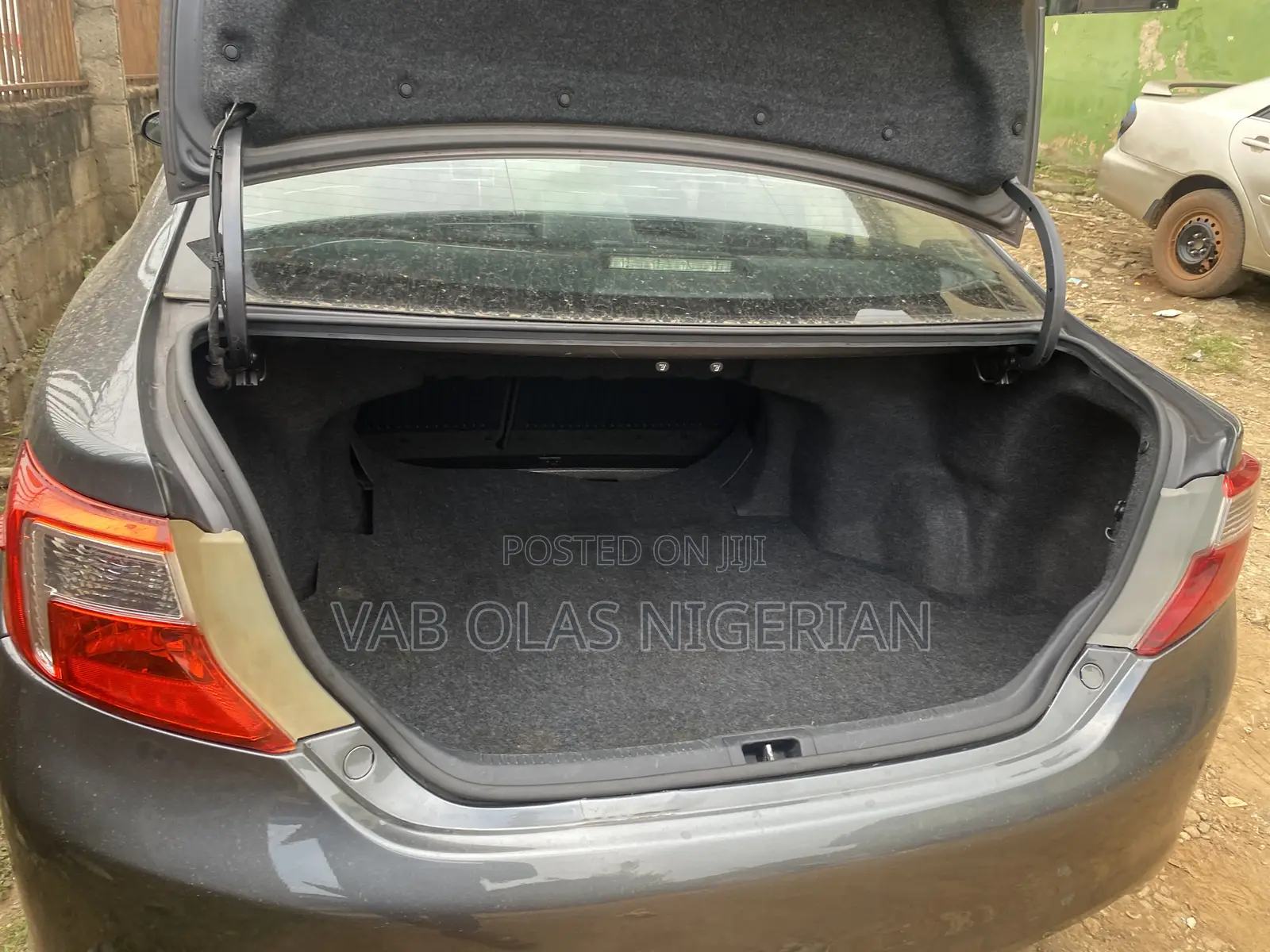 Toyota Camry SE 4dr Sedan (2.5L 4cyl 6A) 2012 Gray