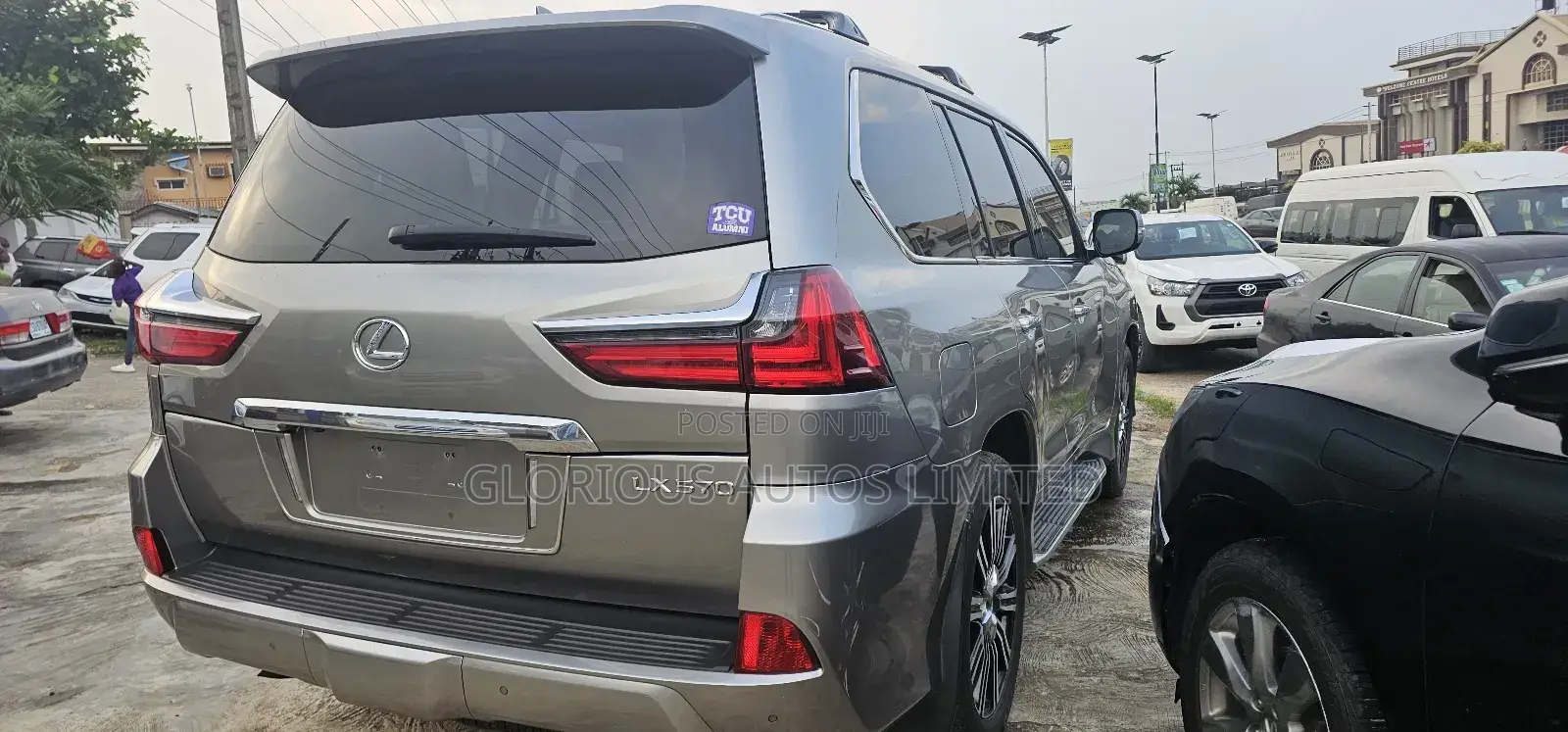 Lexus LX 570 AWD 2018 Gold