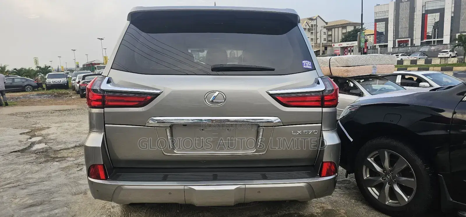Lexus LX 570 AWD 2018 Gold