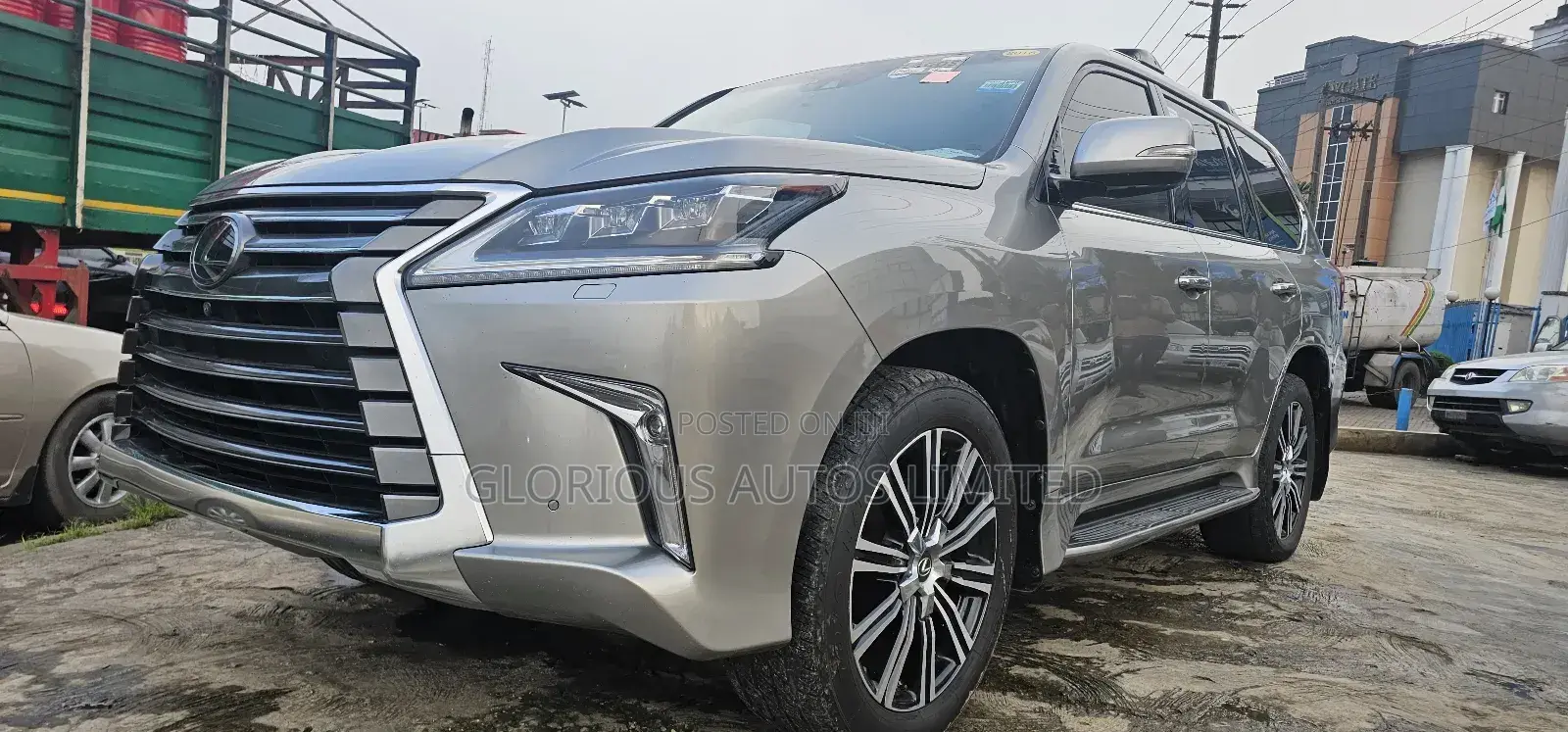 Lexus LX 570 AWD 2018 Gold
