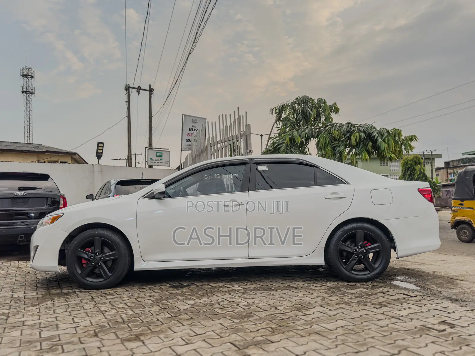 Toyota Camry XLE 4dr Sedan (3.5L 6cyl 6A) 2014 White