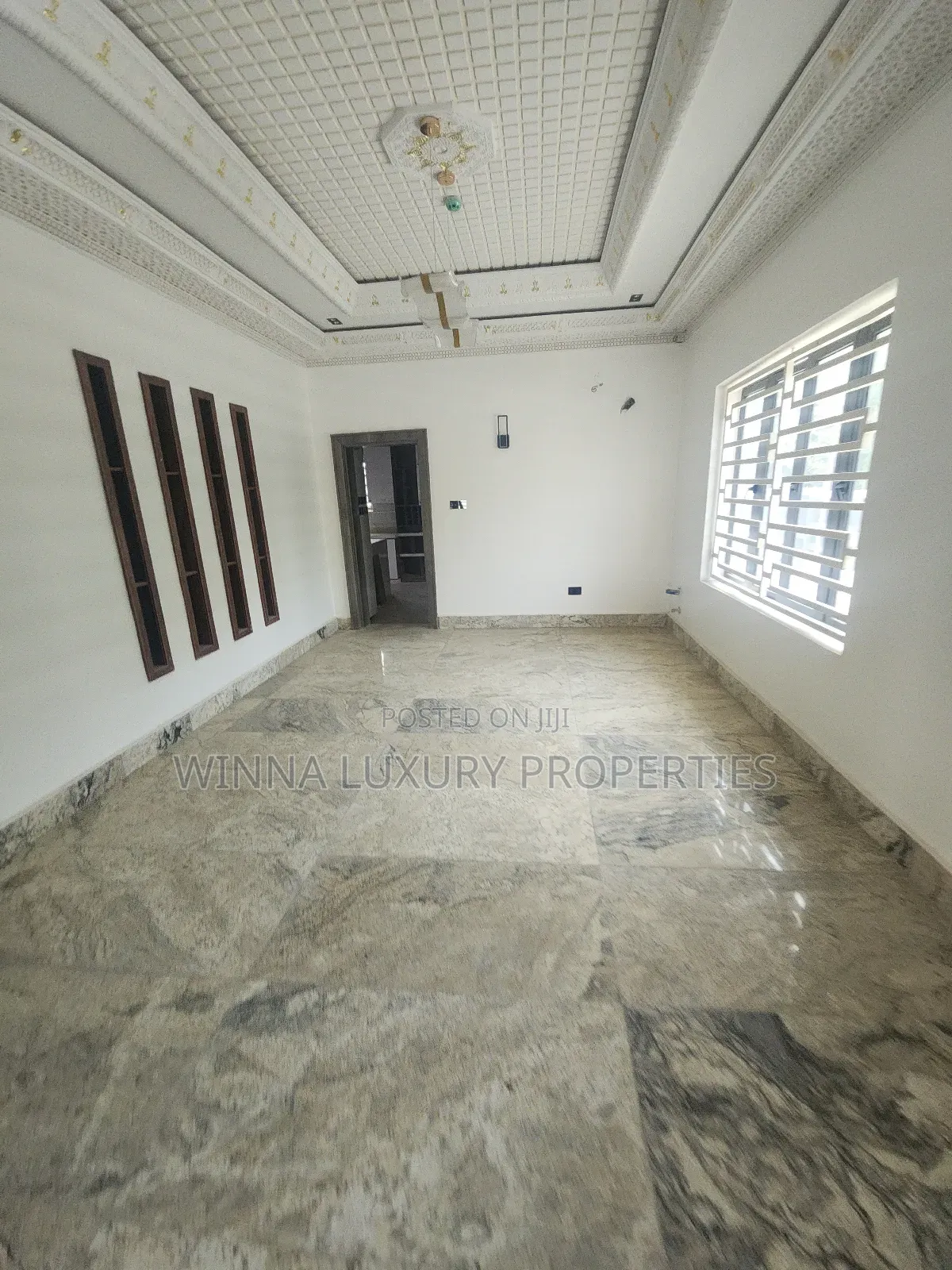 6bdrm Mansion in In A Mini Estate, for sale