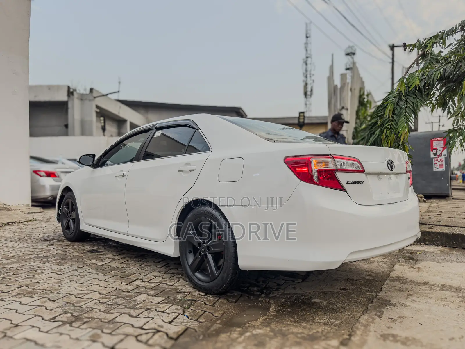 Toyota Camry XLE 4dr Sedan (3.5L 6cyl 6A) 2014 White
