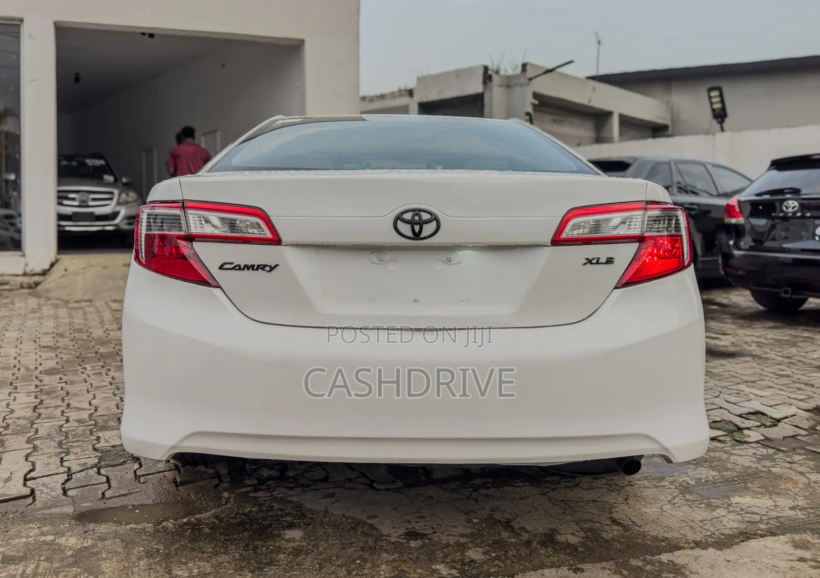 Toyota Camry XLE 4dr Sedan (3.5L 6cyl 6A) 2014 White