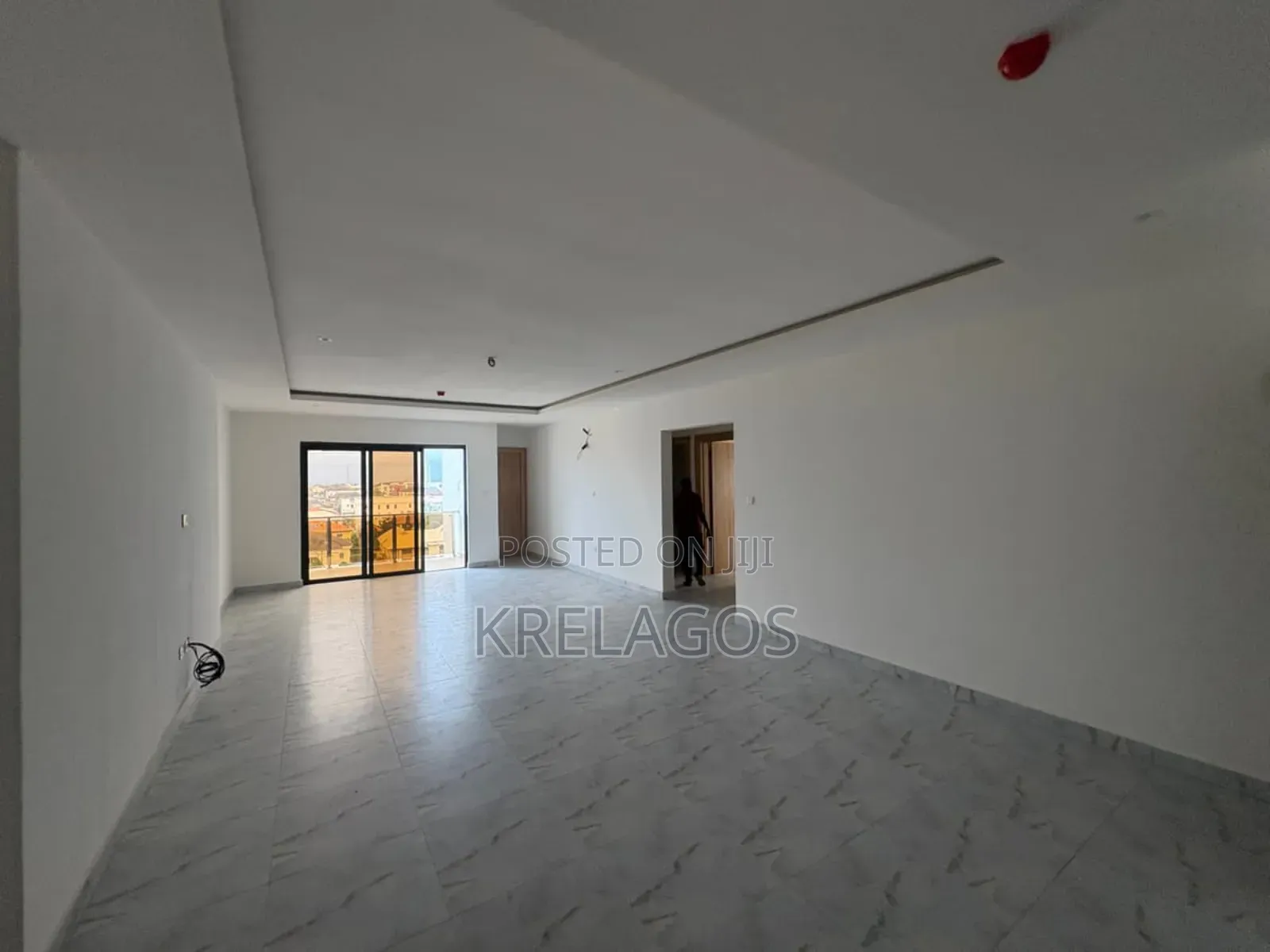 3bdrm Apartment in Lekki Phase 1 for sale