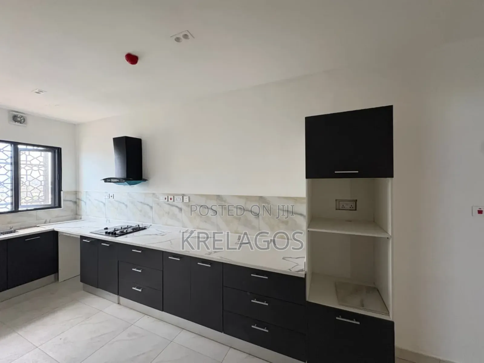 3bdrm Apartment in Lekki Phase 1 for sale