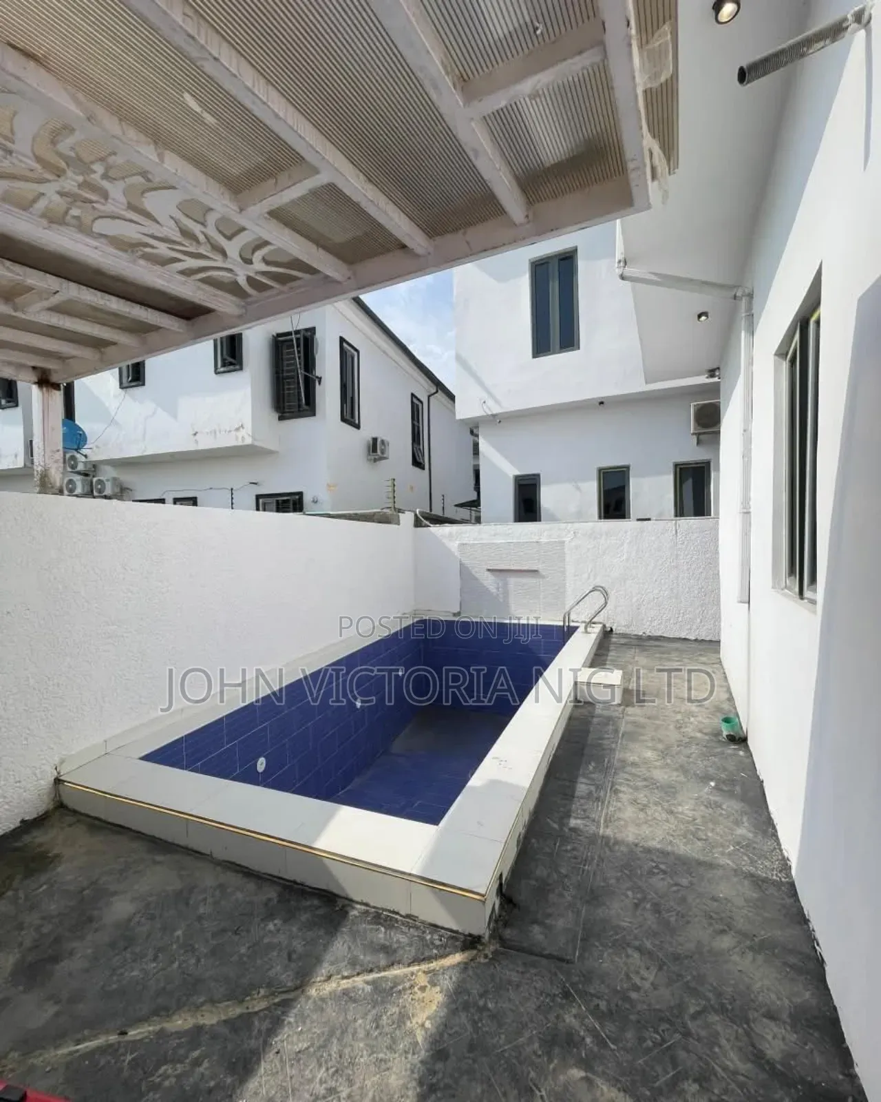 Furnished 5bdrm Duplex in Harris Drive Vgc for sale