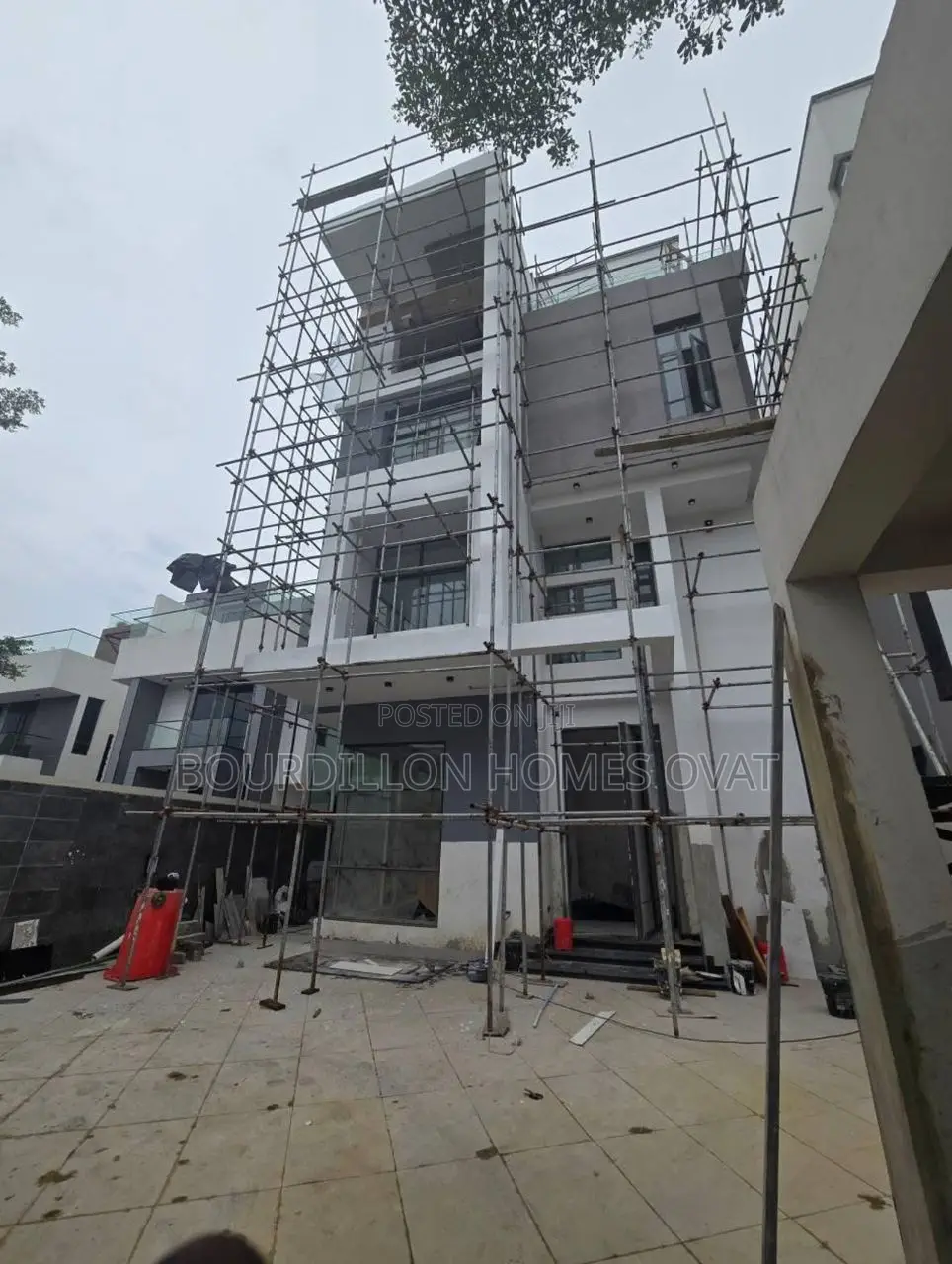 5bdrm Duplex in Banana Island for sale