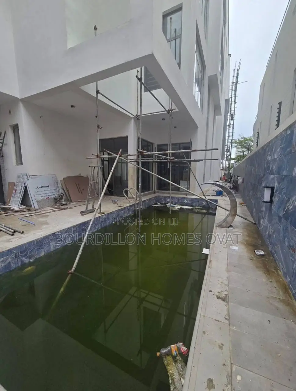 5bdrm Duplex in Banana Island for sale