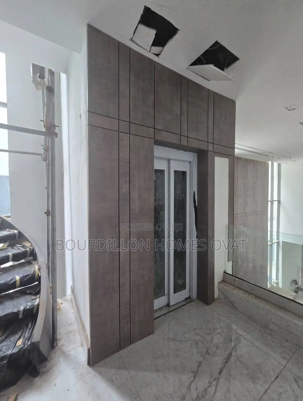 5bdrm Duplex in Banana Island for sale
