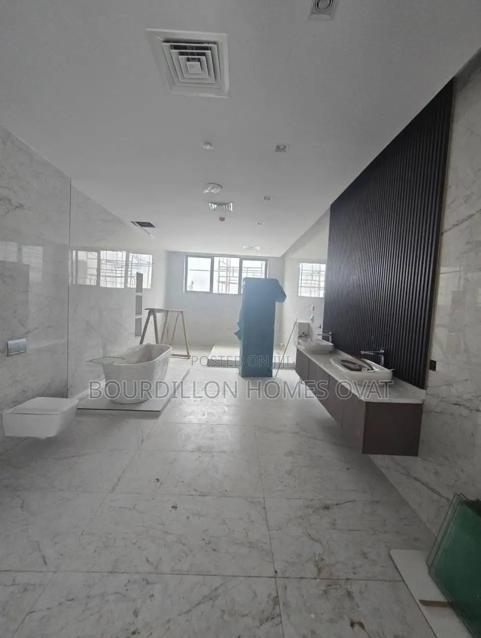 5bdrm Duplex in Banana Island for sale