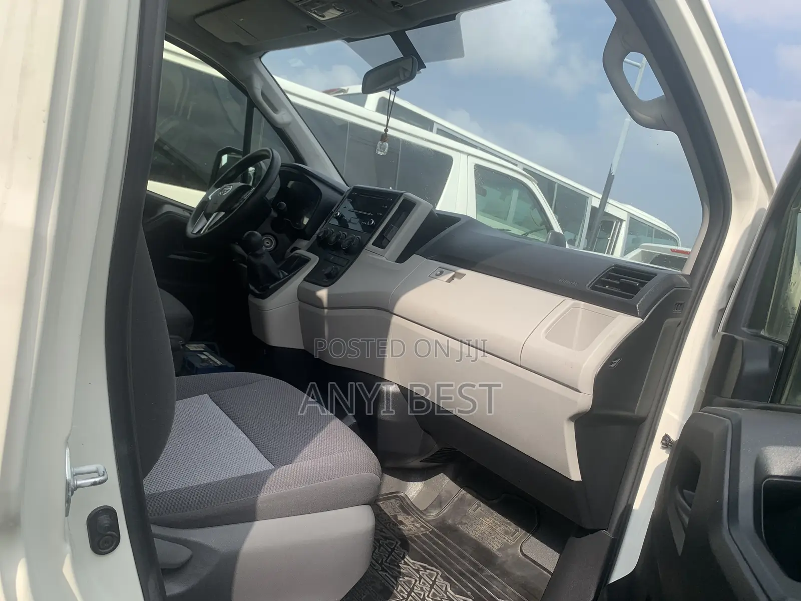 Toyota HiAce 2021 White