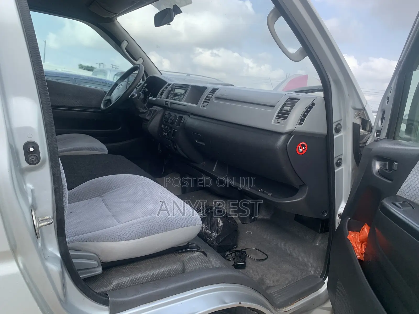 Toyota HiAce 2013 Silver
