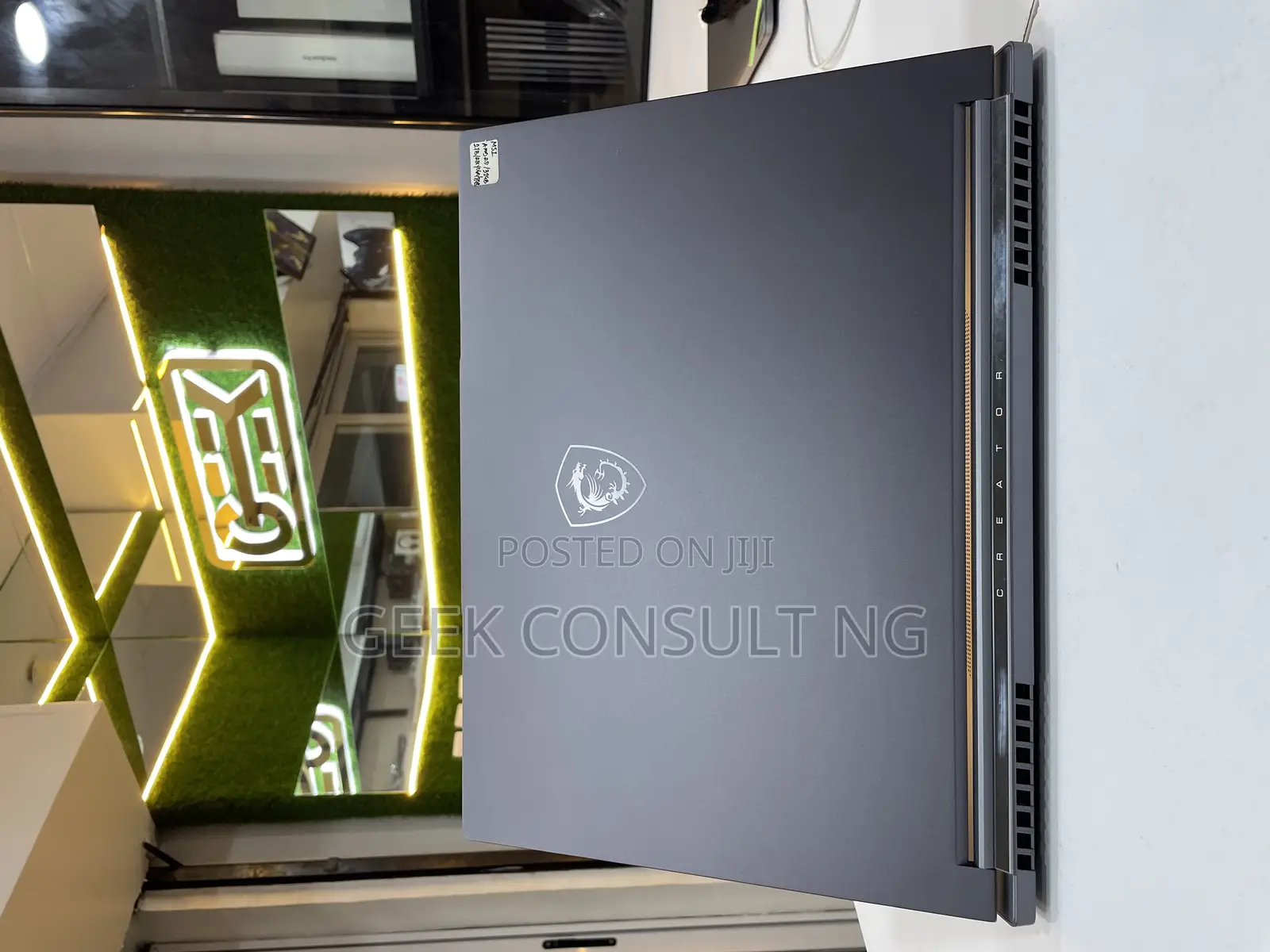 Laptop MSI Creator 17 B11UE-412 32GB AMD Ryzen 9 SSD 2T