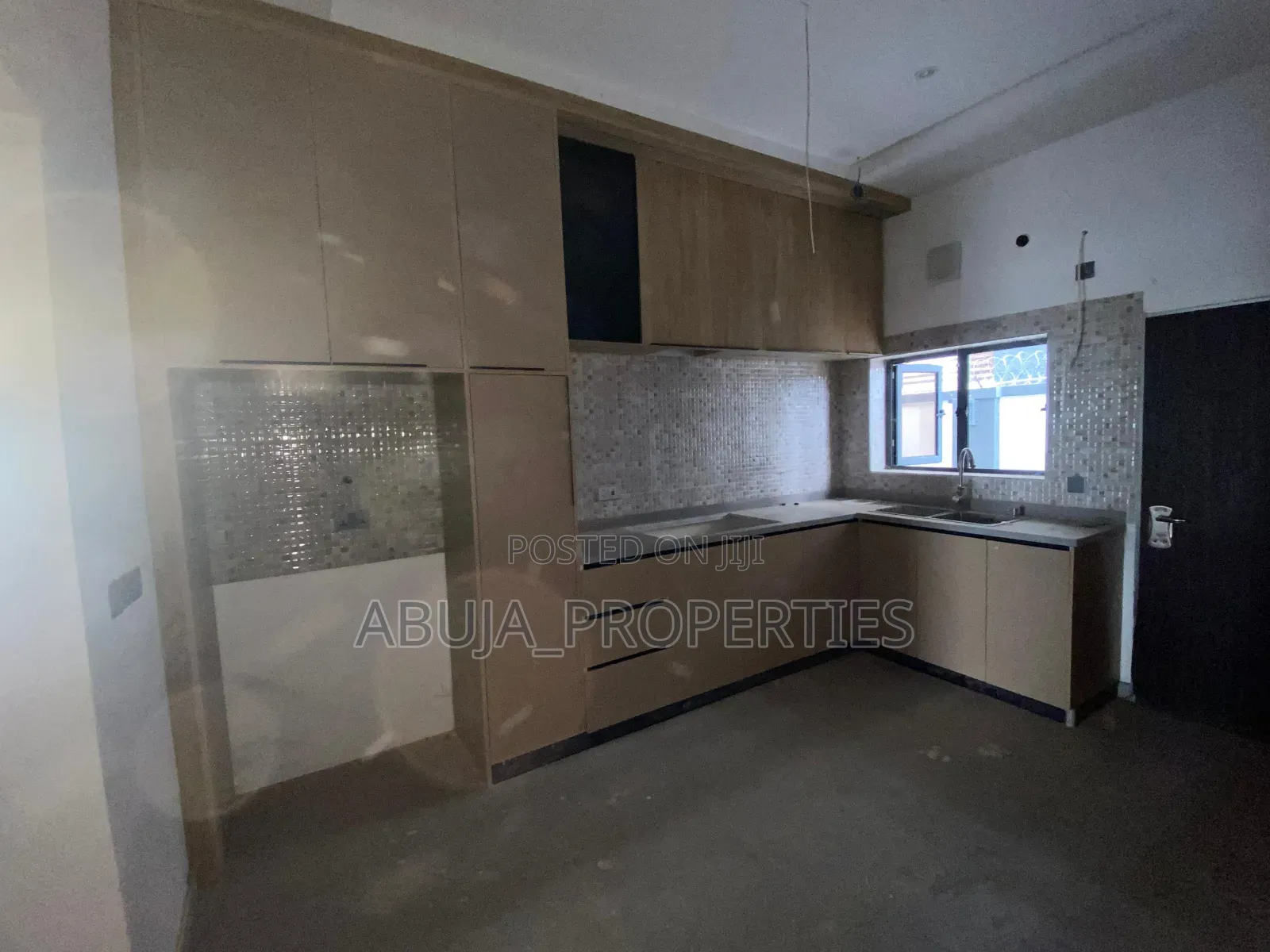 4bdrm Duplex in Life Camp for sale