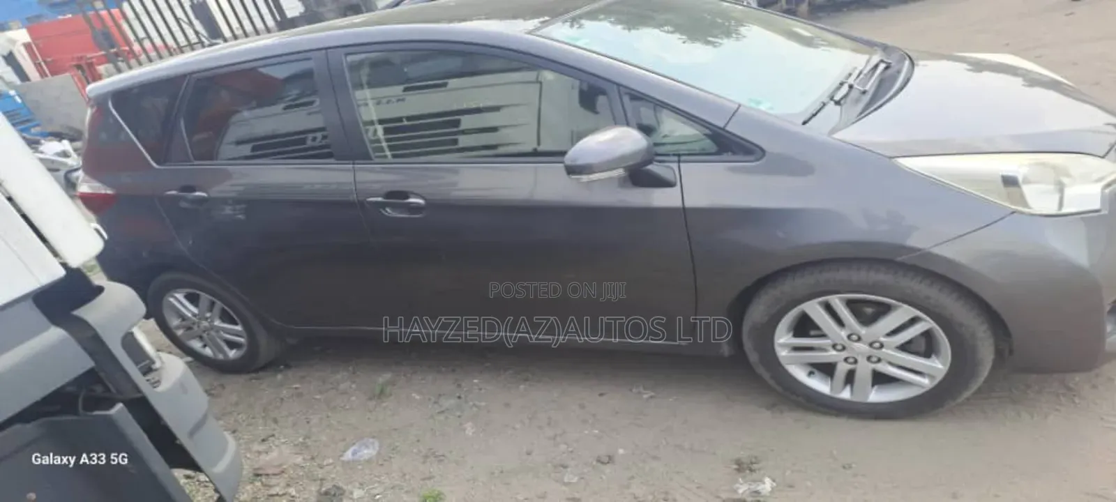 Toyota Yaris LE Hatchback 5dr 2013 Gray