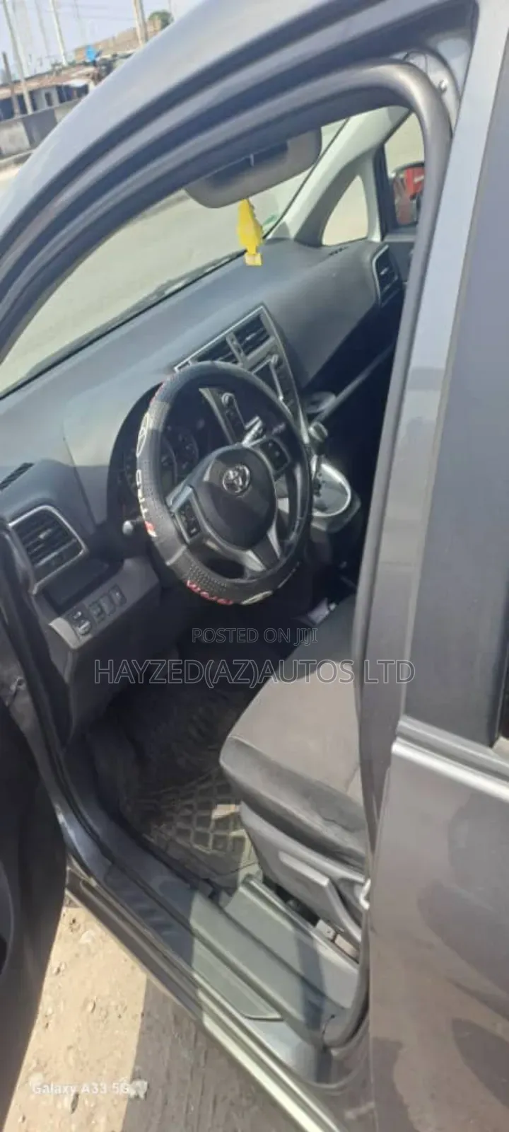 Toyota Yaris LE Hatchback 5dr 2013 Gray
