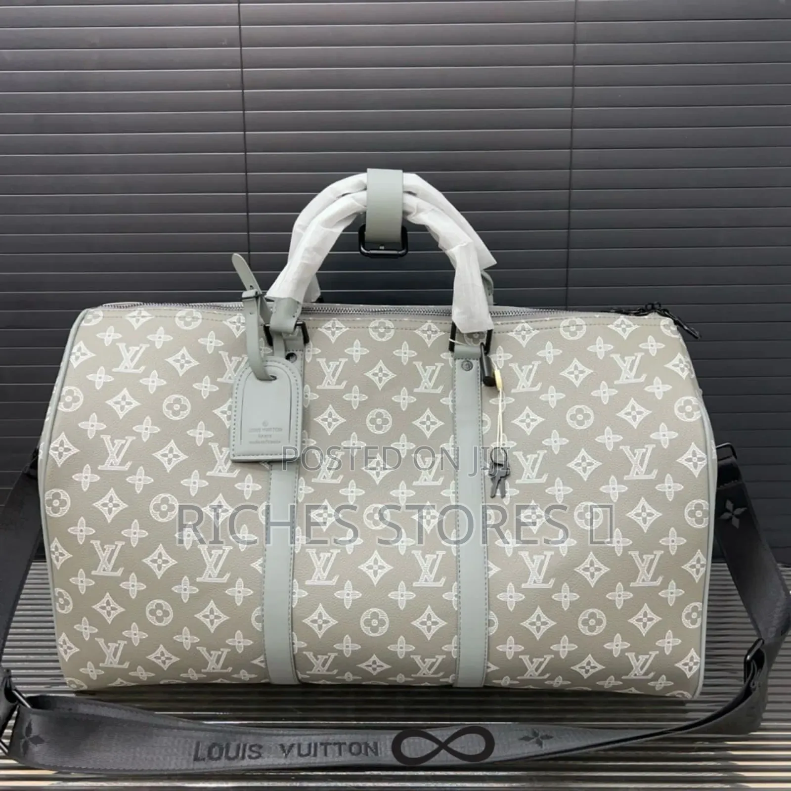 Exclusive Quality Louis Vuitton Christopher Mm Combo Bag