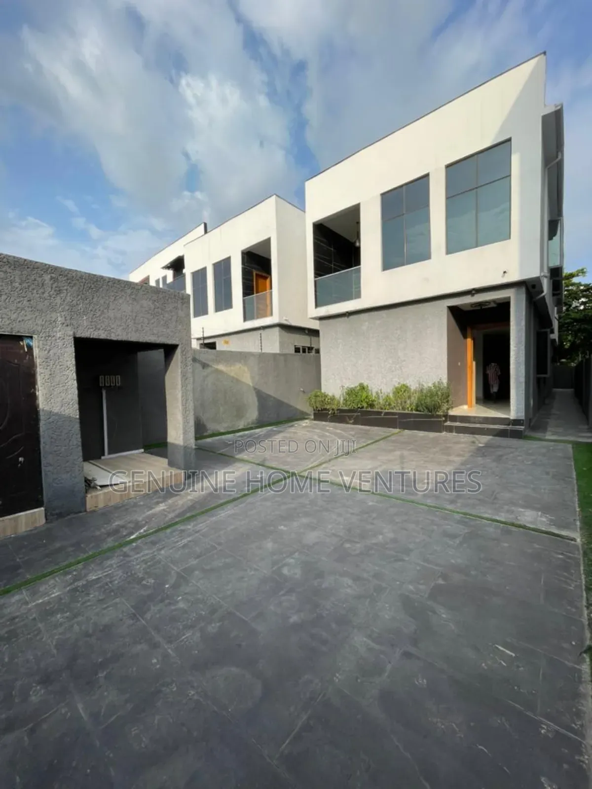 4bdrm Duplex in Ologolo for sale