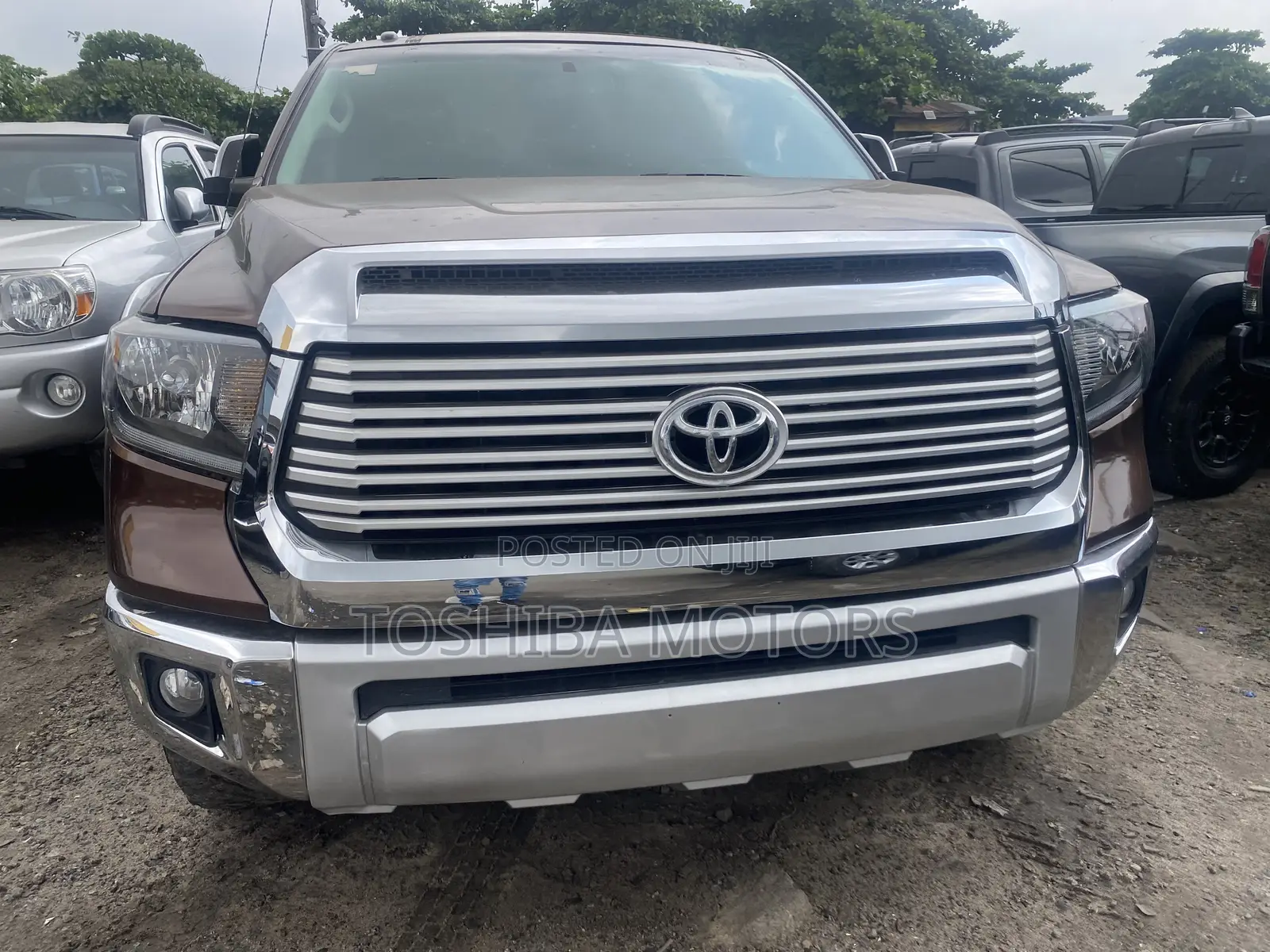 Toyota Tundra Platinum FFV 4dr CrewMax 4WD SB (5.7L 8cyl 6A) 2015