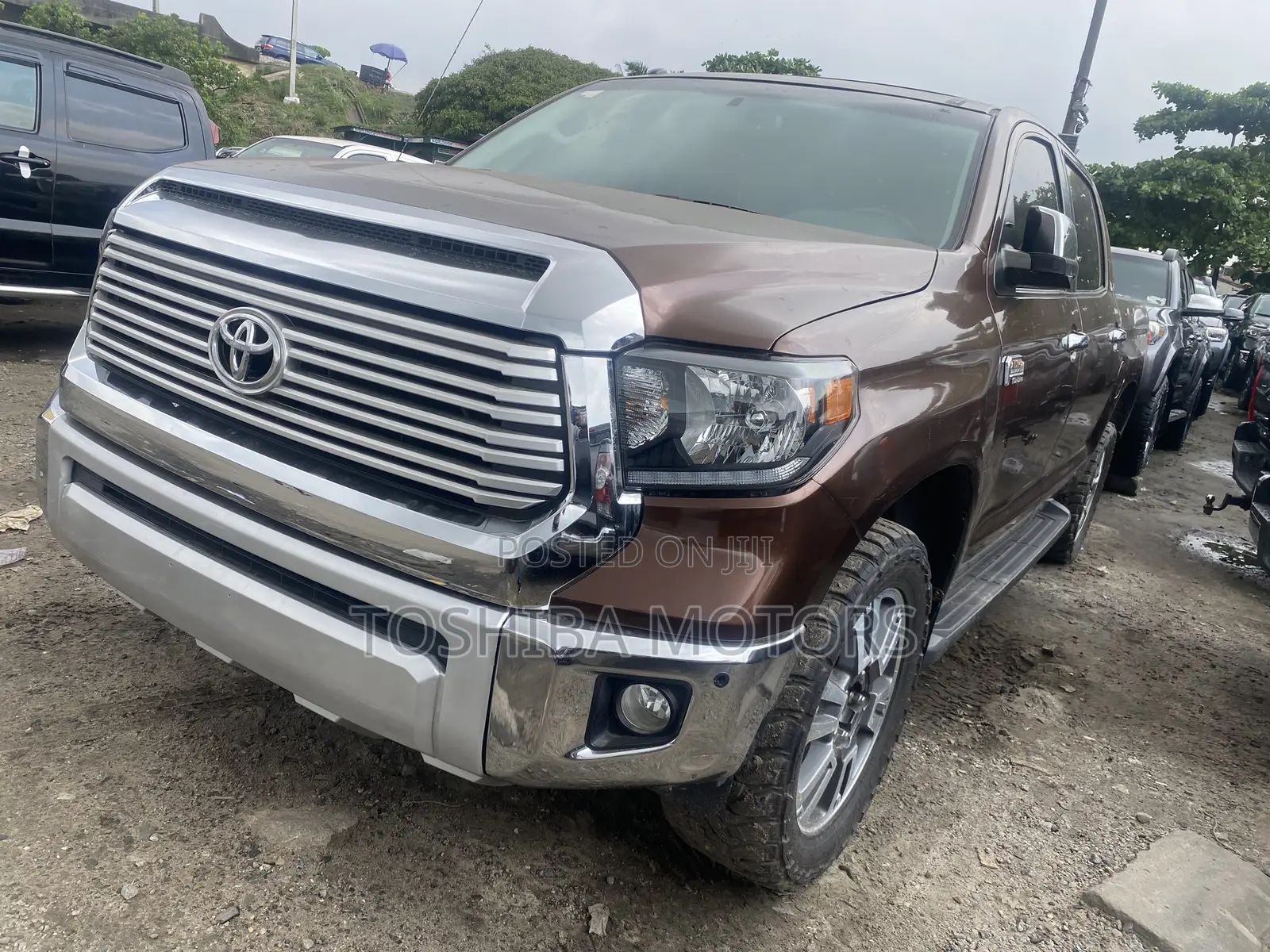Toyota Tundra Platinum FFV 4dr CrewMax 4WD SB (5.7L 8cyl 6A) 2015