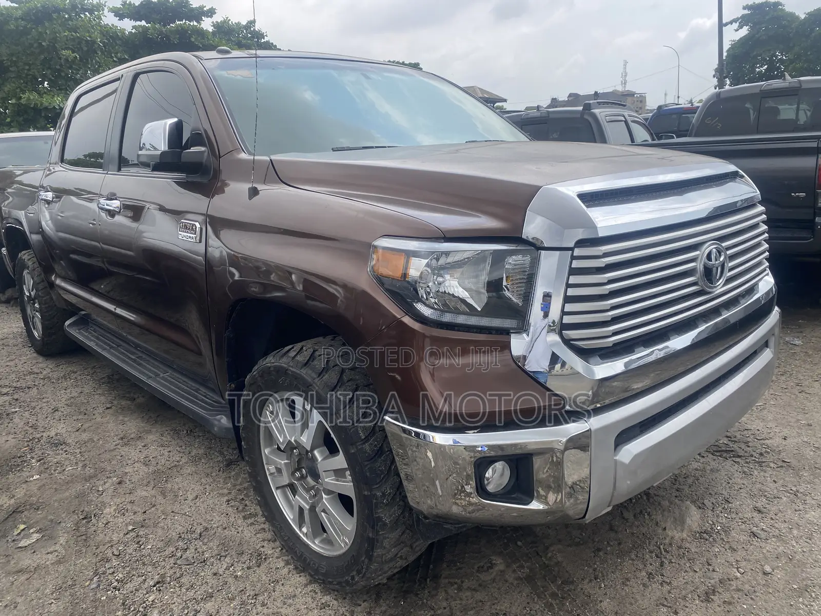 Toyota Tundra Platinum FFV 4dr CrewMax 4WD SB (5.7L 8cyl 6A) 2015