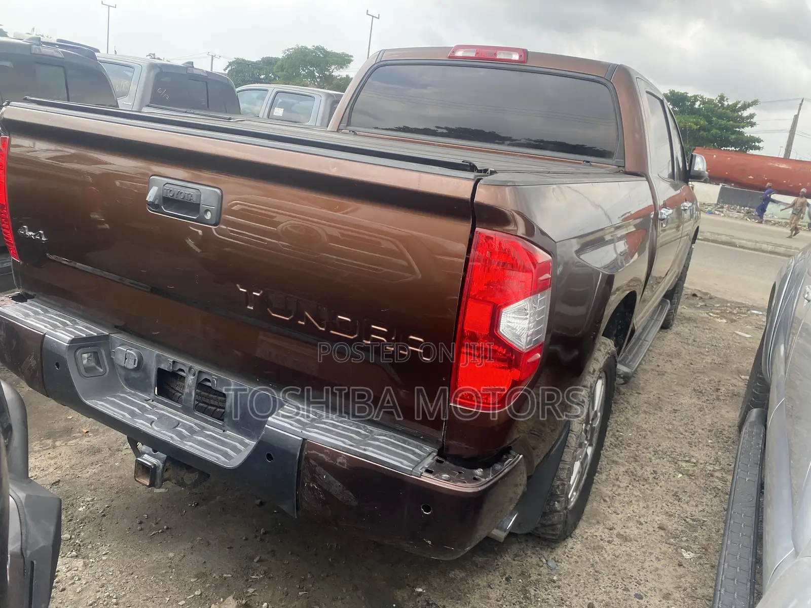 Toyota Tundra Platinum FFV 4dr CrewMax 4WD SB (5.7L 8cyl 6A) 2015