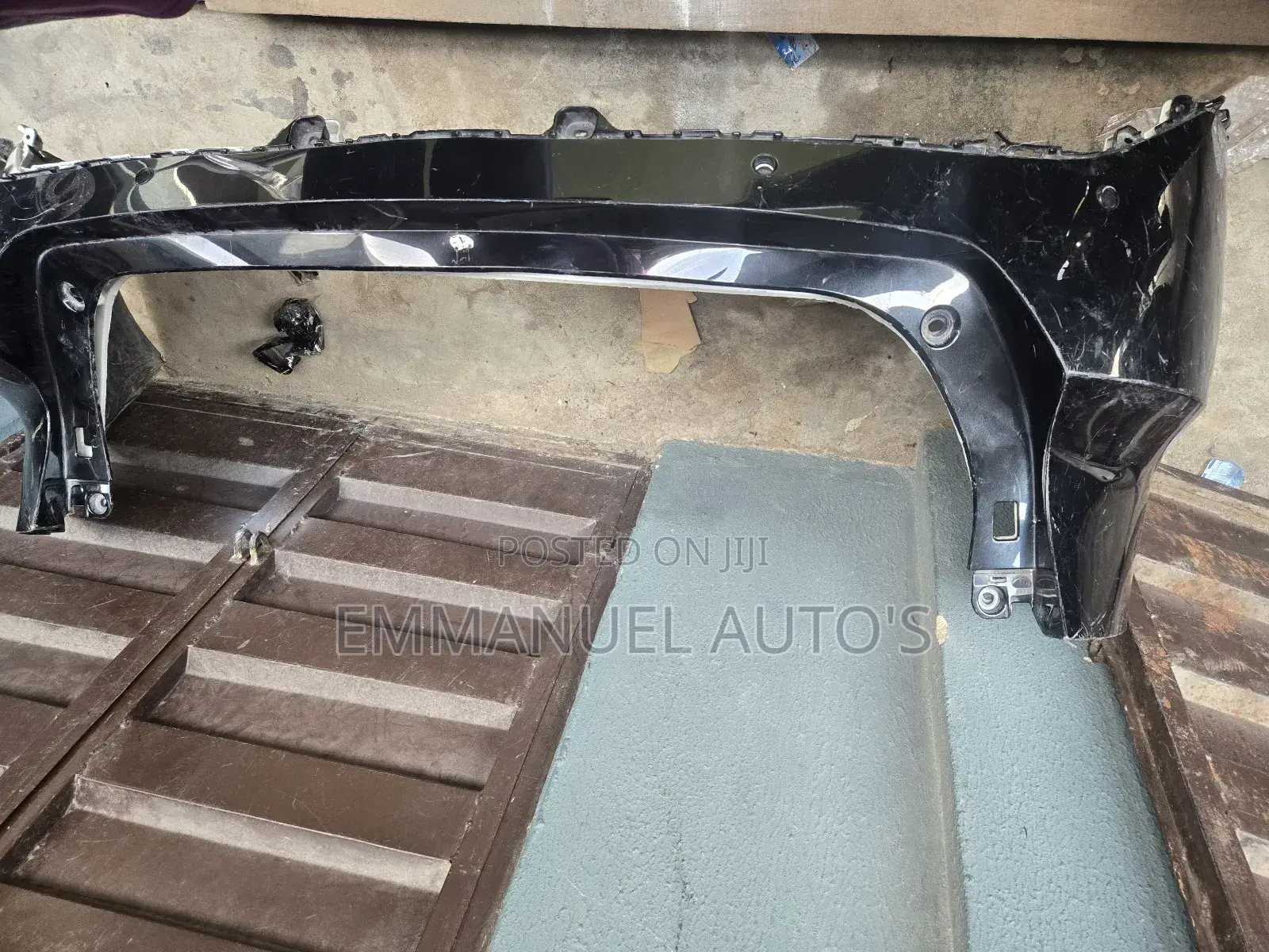 Empty Bumper Venza 2022