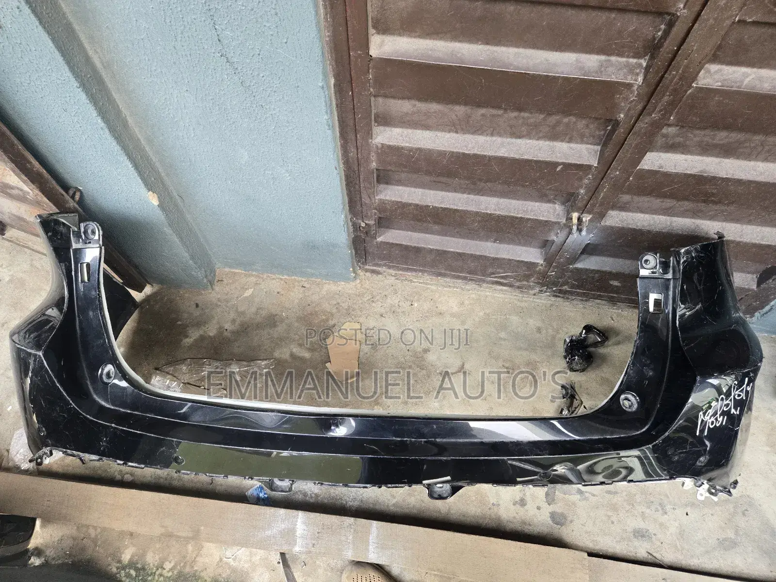 Empty Bumper Venza 2022