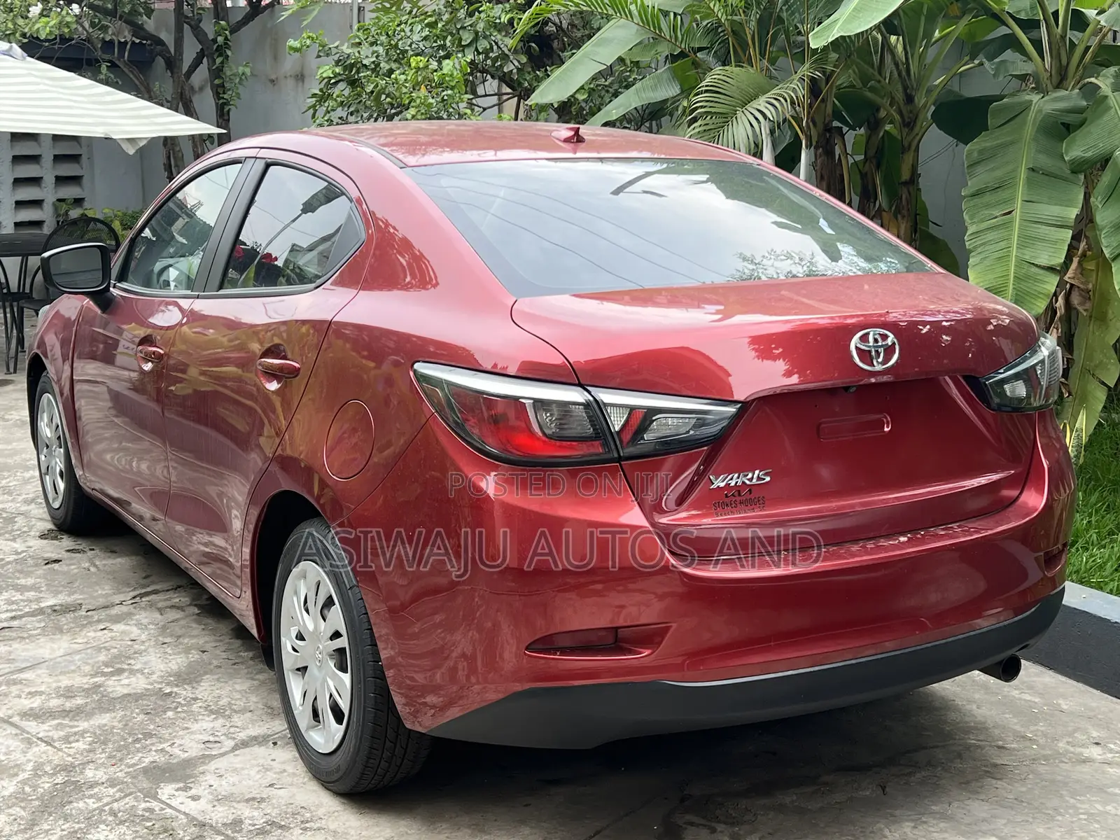 Toyota Yaris 1.5 Sedan XLE 2020 Red