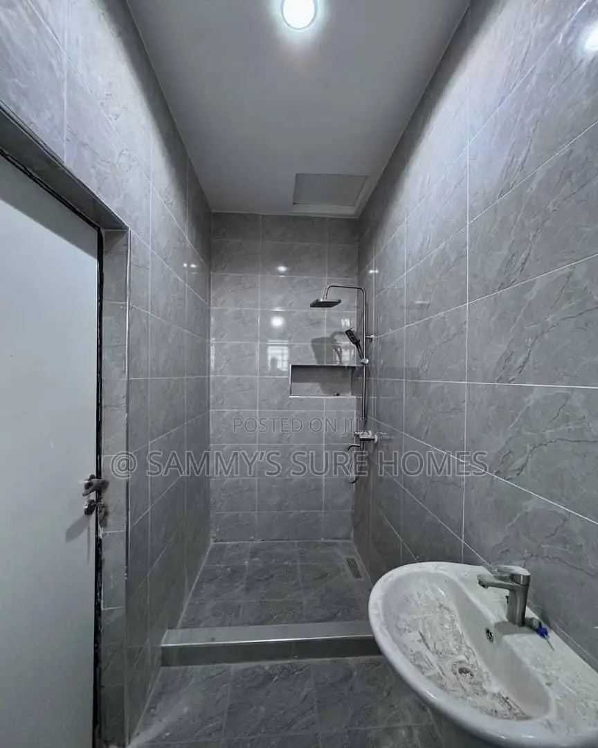 7bdrm Duplex in Utako for sale