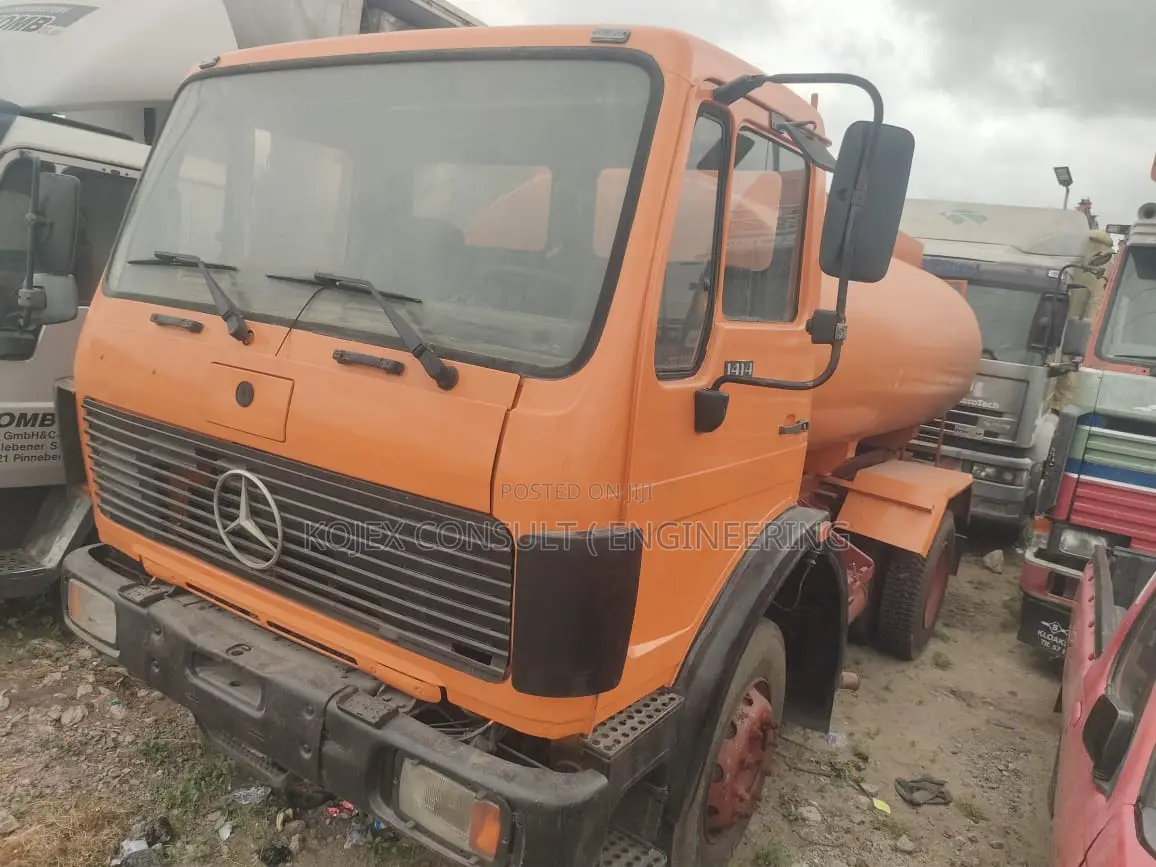 Mercedes-Benz 2014 Orange