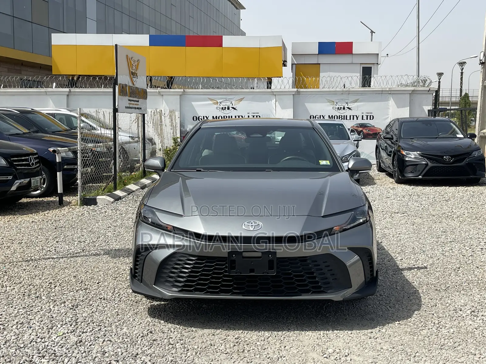New Toyota Camry SE 2025 Silver
