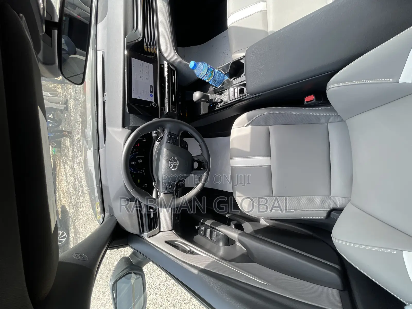 New Toyota Camry SE 2025 Silver