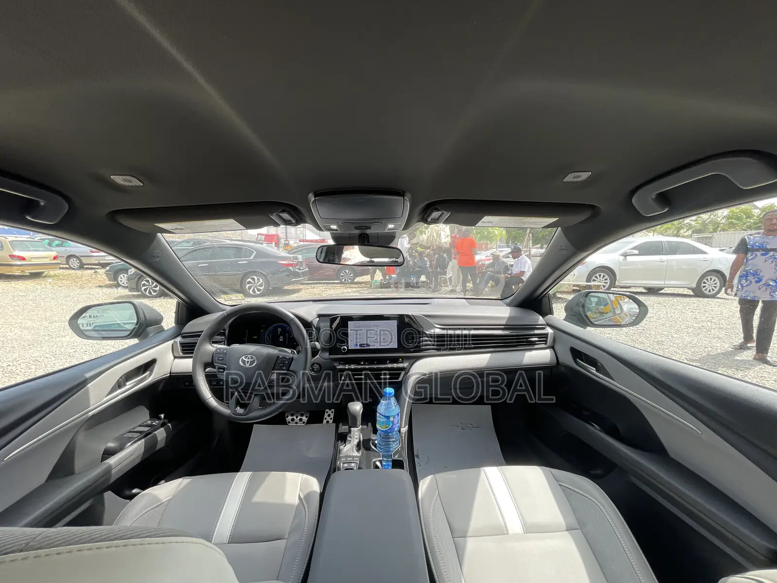 New Toyota Camry SE 2025 Silver